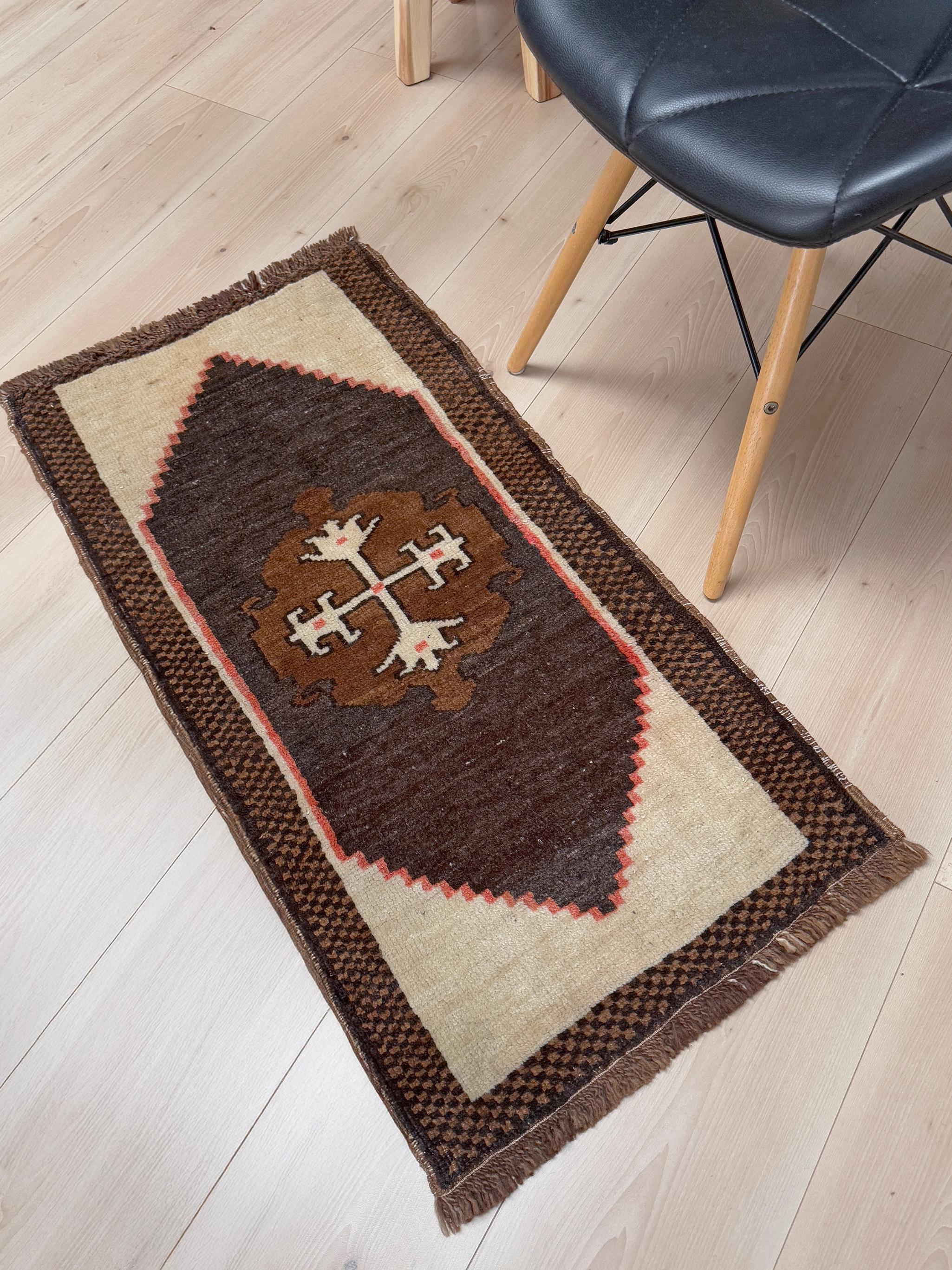 Annodato a mano Tappeto Anatolian Yastik Village - Mini tappeto / zerbino turco vintage - 2′×3′ in vendita