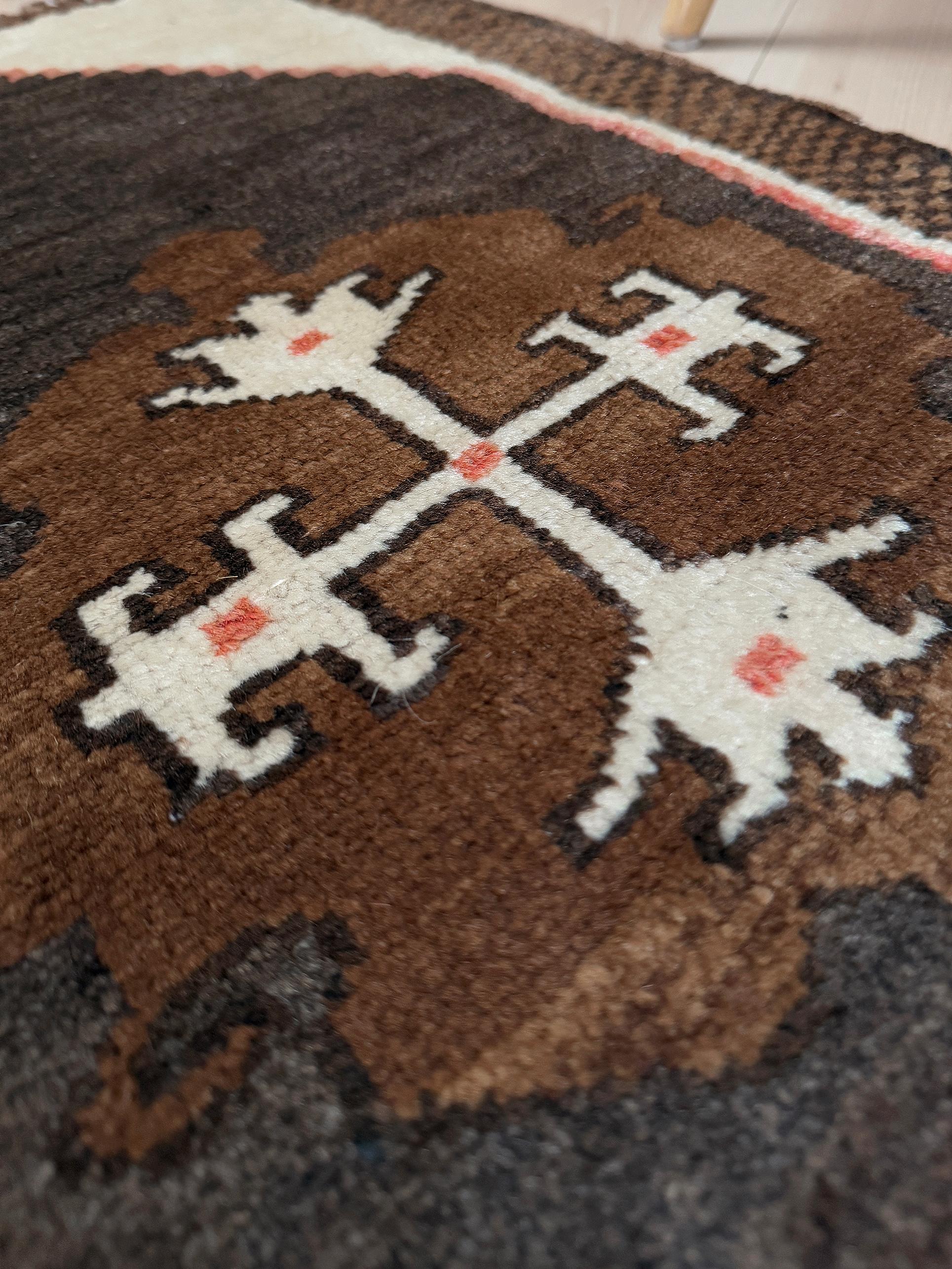 Tappeto Anatolian Yastik Village - Mini tappeto / zerbino turco vintage - 2′×3′ In condizioni ottime in vendita a Burlingame, CA