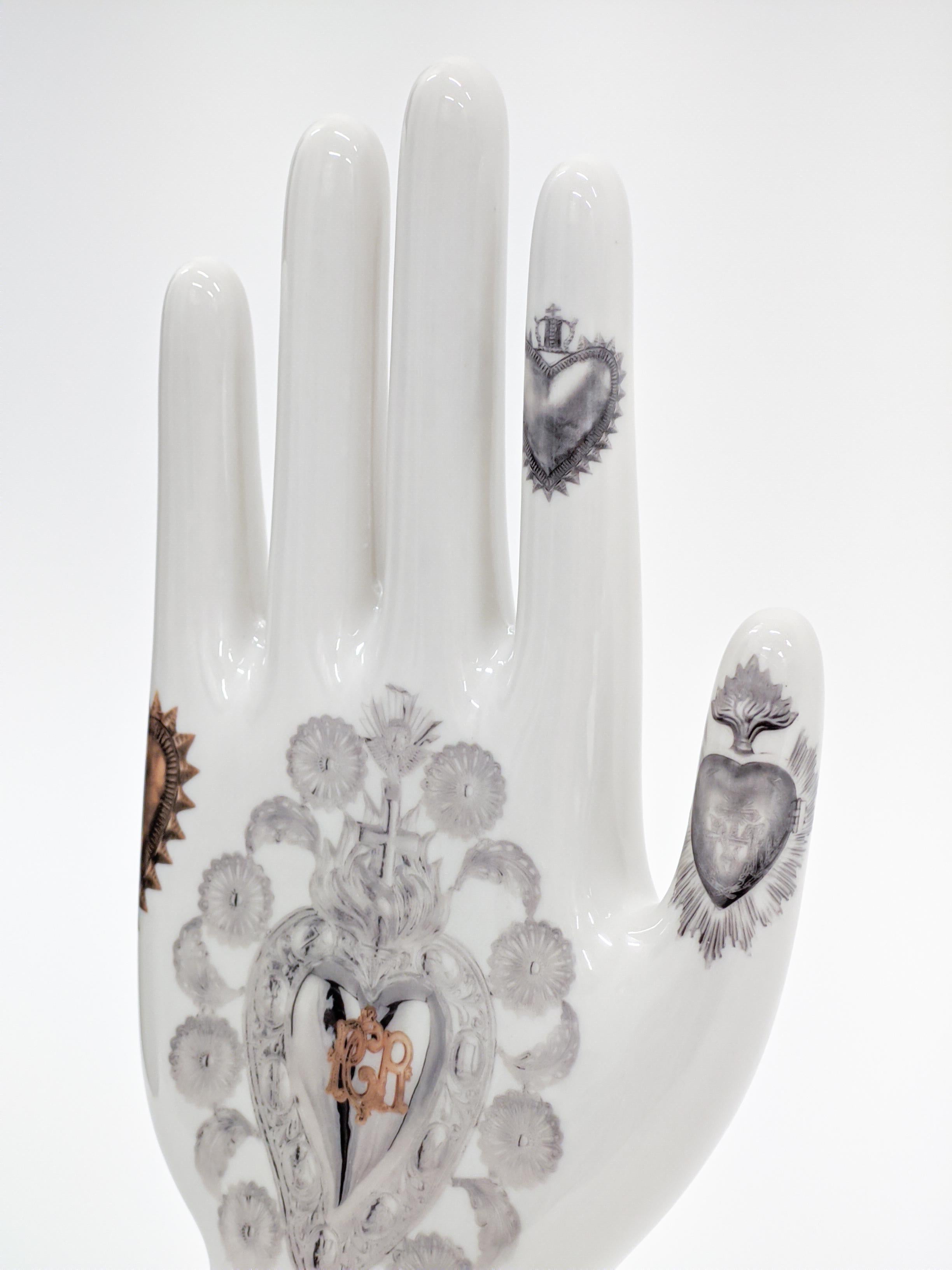 Anatomica, Porcelain Hand with Ex-Voto Decoration by Vito Nesta In New Condition For Sale In Milano, Lombardia