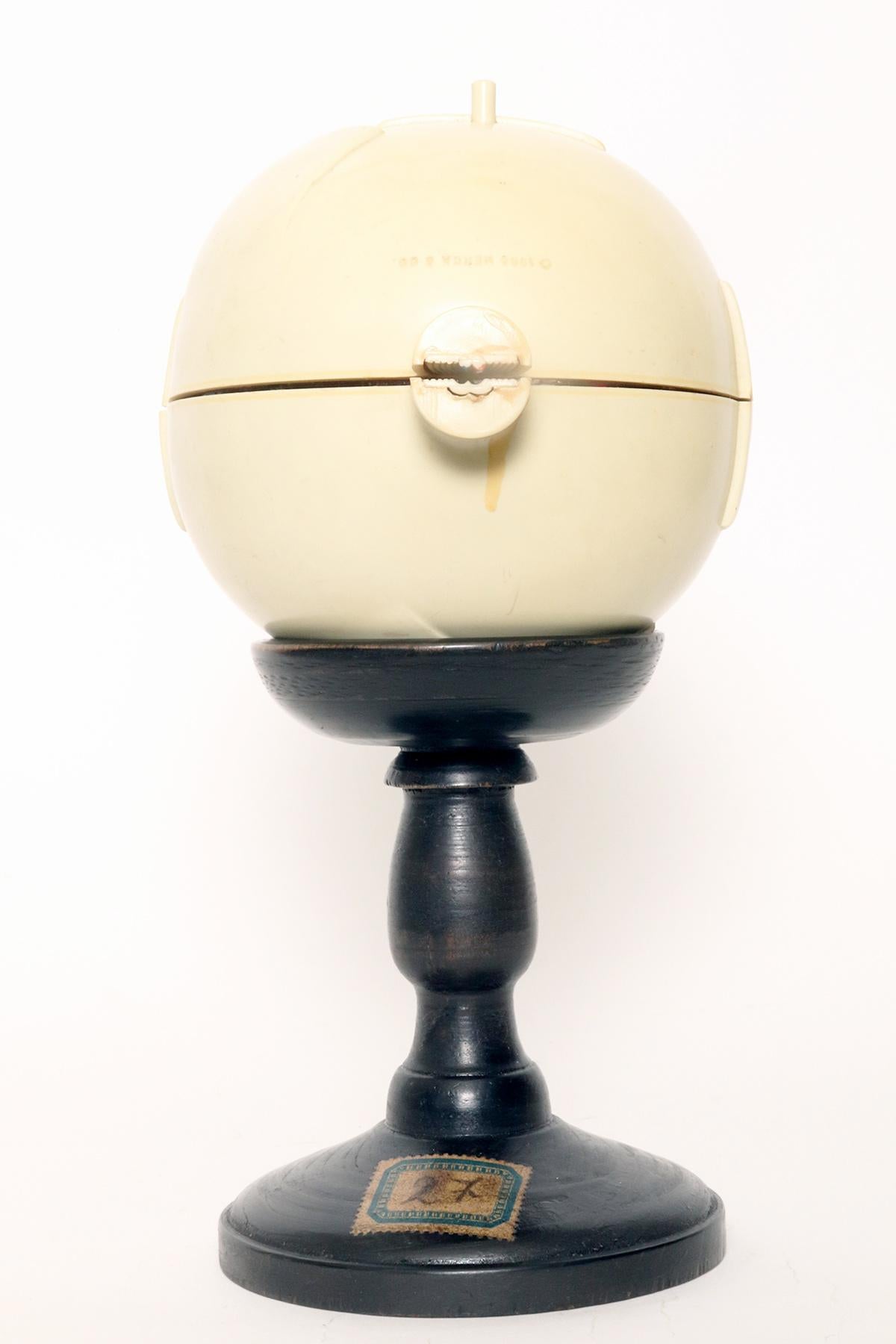 Métal Modèle anatomique : un globe oculaire décomposable, SOMSO, Allemagne vers 1950.  en vente