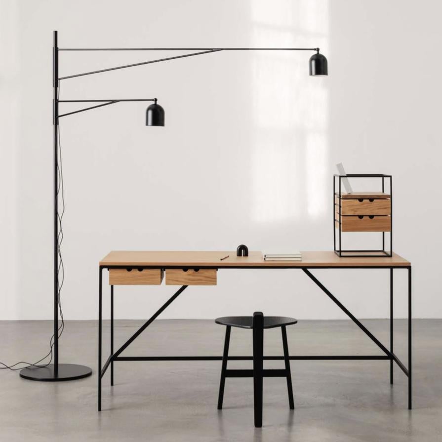 XXI secolo e contemporaneo Lampada da terra in acciaio e alluminio 'Awkward Light' di Anatomy Design by Karakter in vendita
