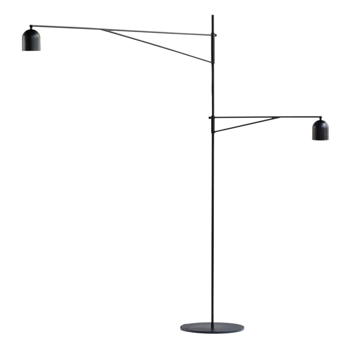 Lámpara de pie de acero y aluminio 'Awkward Light' de Anatomy Design por Karakter