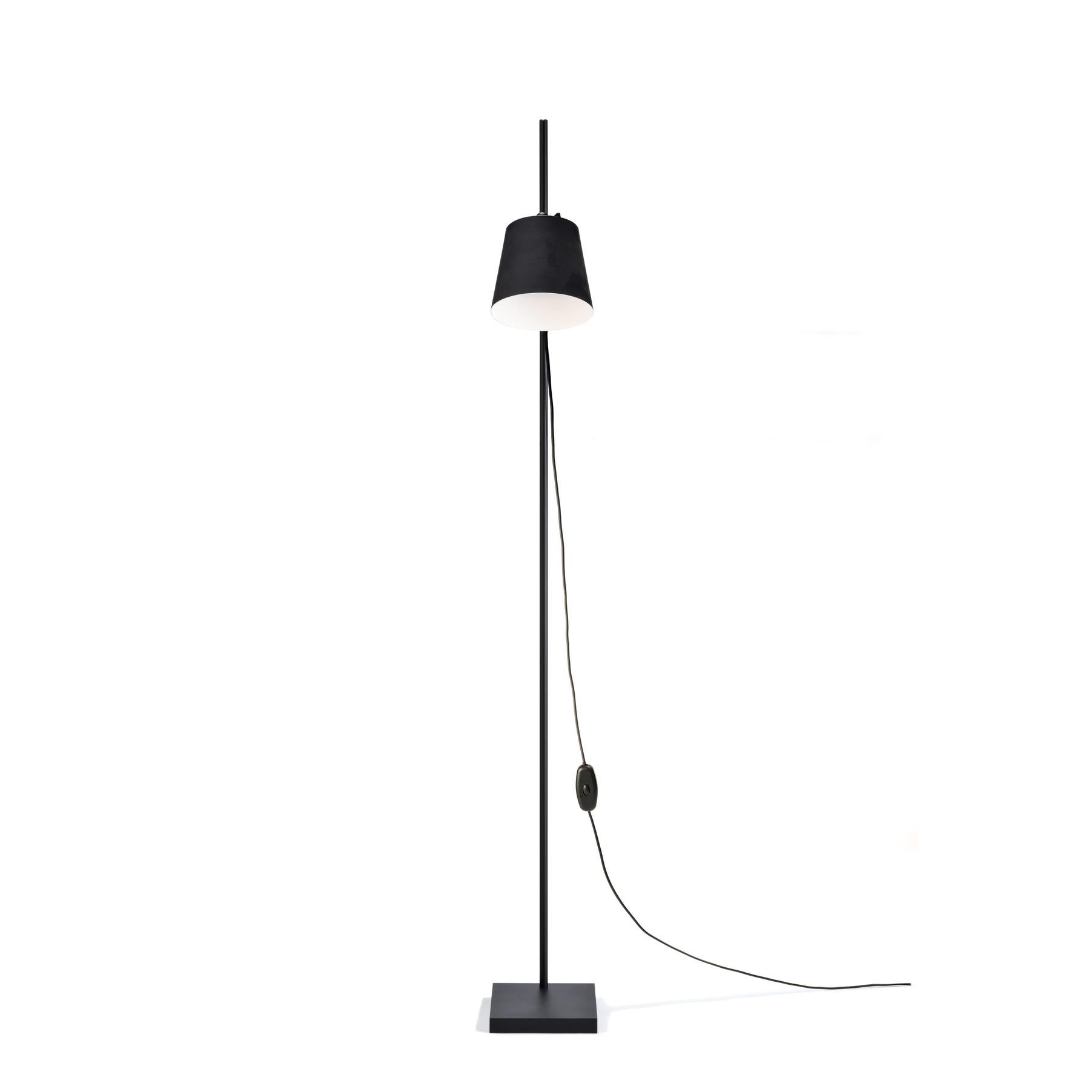 Floor lamp designed by Anatomy Design in 2010. 

Inspired by her parents’ pharmaceutical work and their old lab equipment, Andrea Kleinloog from Anatomy Design designed the Lab Light mixing steel, brass and porcelain.

This brought on a desire to
