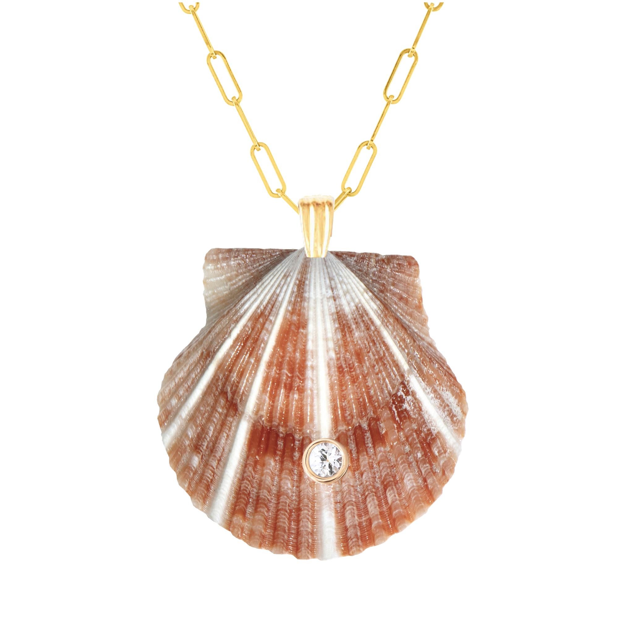 Anaya Natural Shell Anhänger mit 14k Gold und natürlichen weißen Saphir Edelstein (Rundschliff) im Angebot