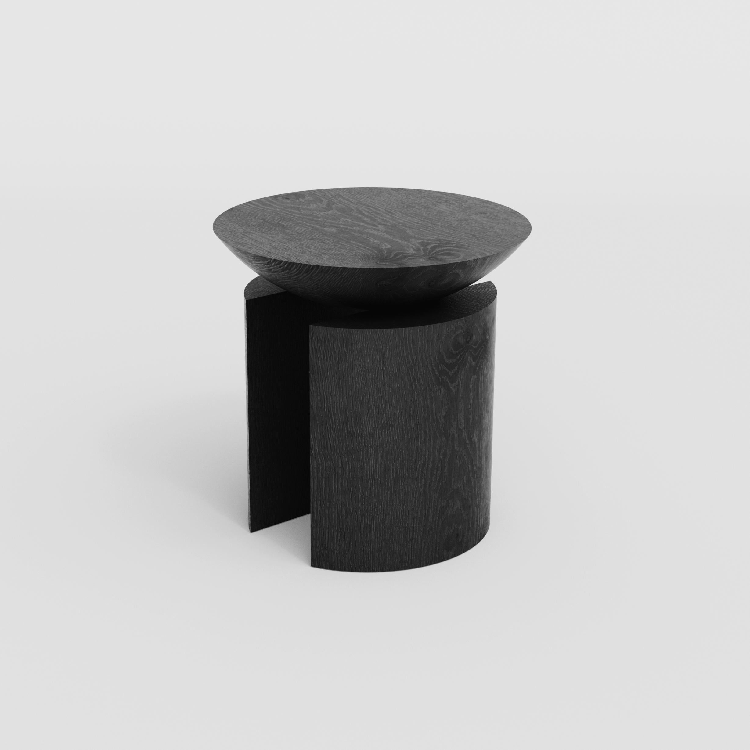 Fait main Table d'appoint/tabouret sculptural Anca Larga en bois de feuillus de Pedro Paulo Venzon en vente