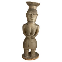 Marqueur de tombeau tautau en bois sculpté d'Indonésie vers 1900