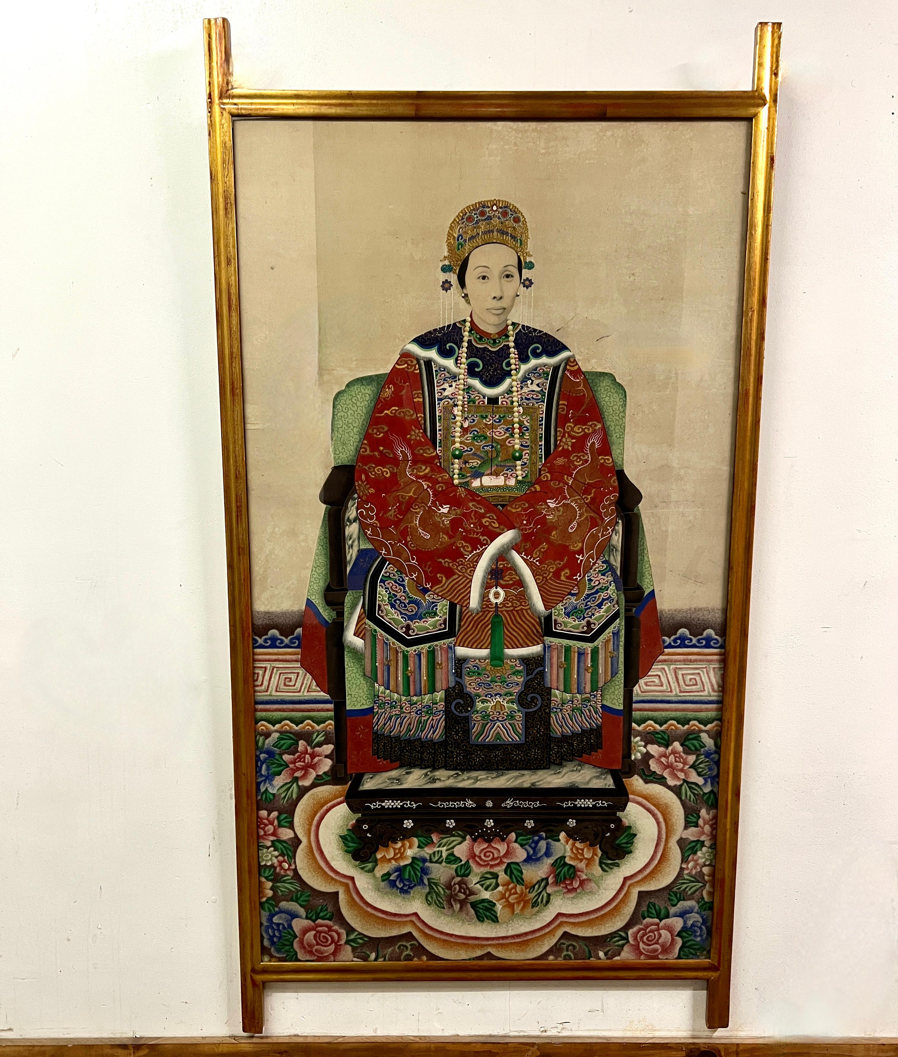 Chinois Portrait d'ancêtre encadré dans un cadre en feuille d'or en vente