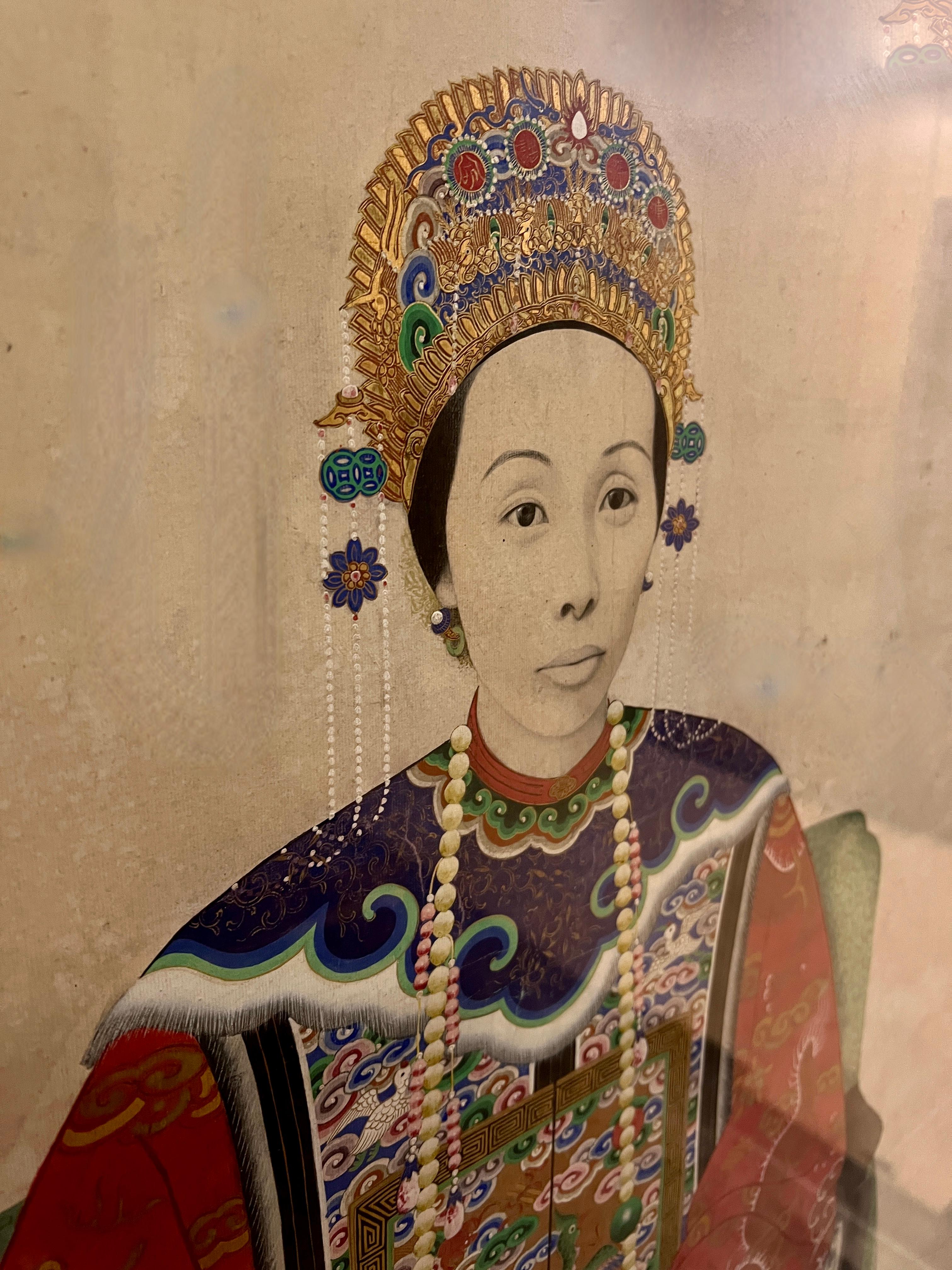 Portrait d'ancêtre encadré dans un cadre en feuille d'or Bon état - En vente à Los Angeles, CA