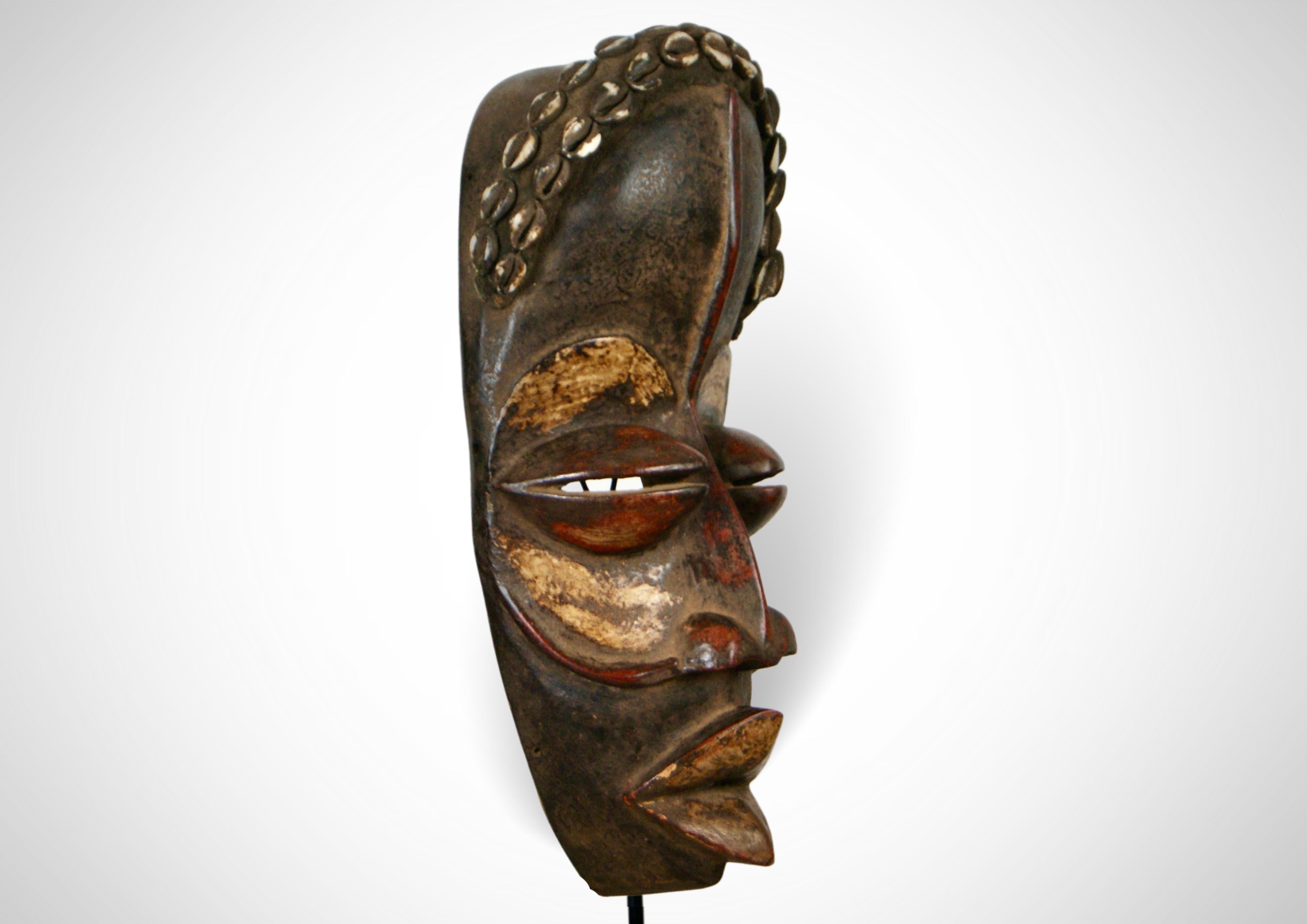 Large sized Dan Mask ('Deangle', 'Dan Gle') from Côte d’Ivoire W.Affrica, circa early 20th century.
 
To the Dan people, the 'Deangle' embodies the spirit of an individual ancestor during masquerade performance.
These masks are worn as masquerades