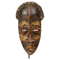 Masque de dans antique « Deangle » avec coquillages de vachette grand format