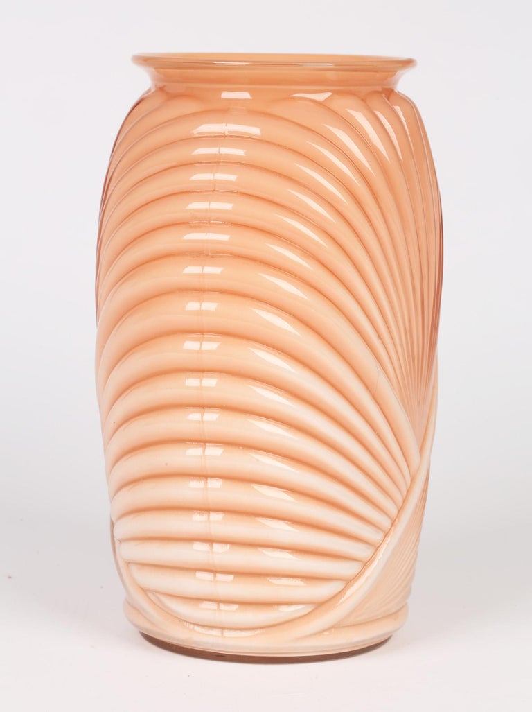 Anchor Hocking Art Deco Style Salmon Pink Molded Fan Pattern Glass Vase In Good Condition For Sale In Bishop's Stortford, Hertfordshire