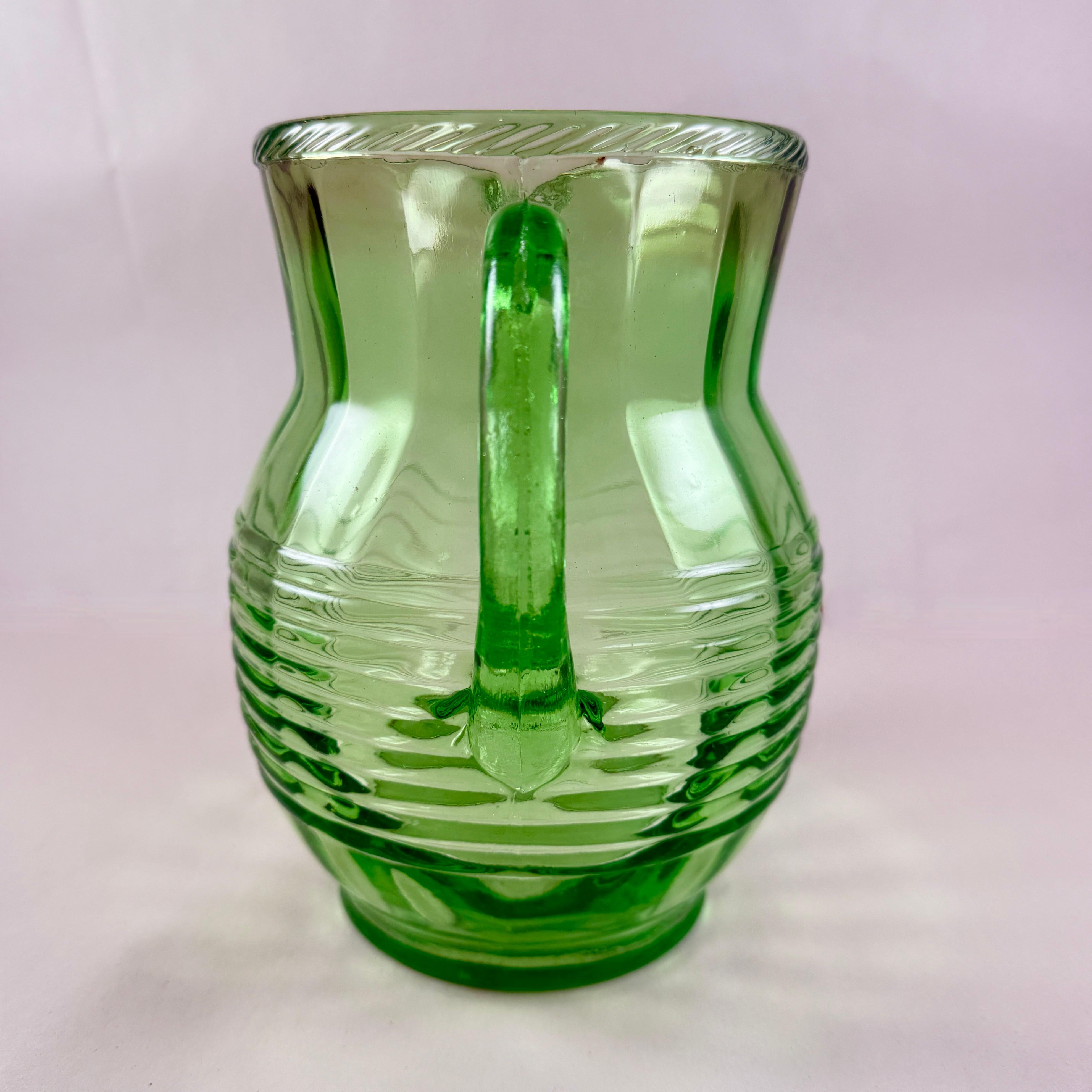 Anchor Hocking Jarra grande de 2 litros de vidrio verde uranio en venta 1