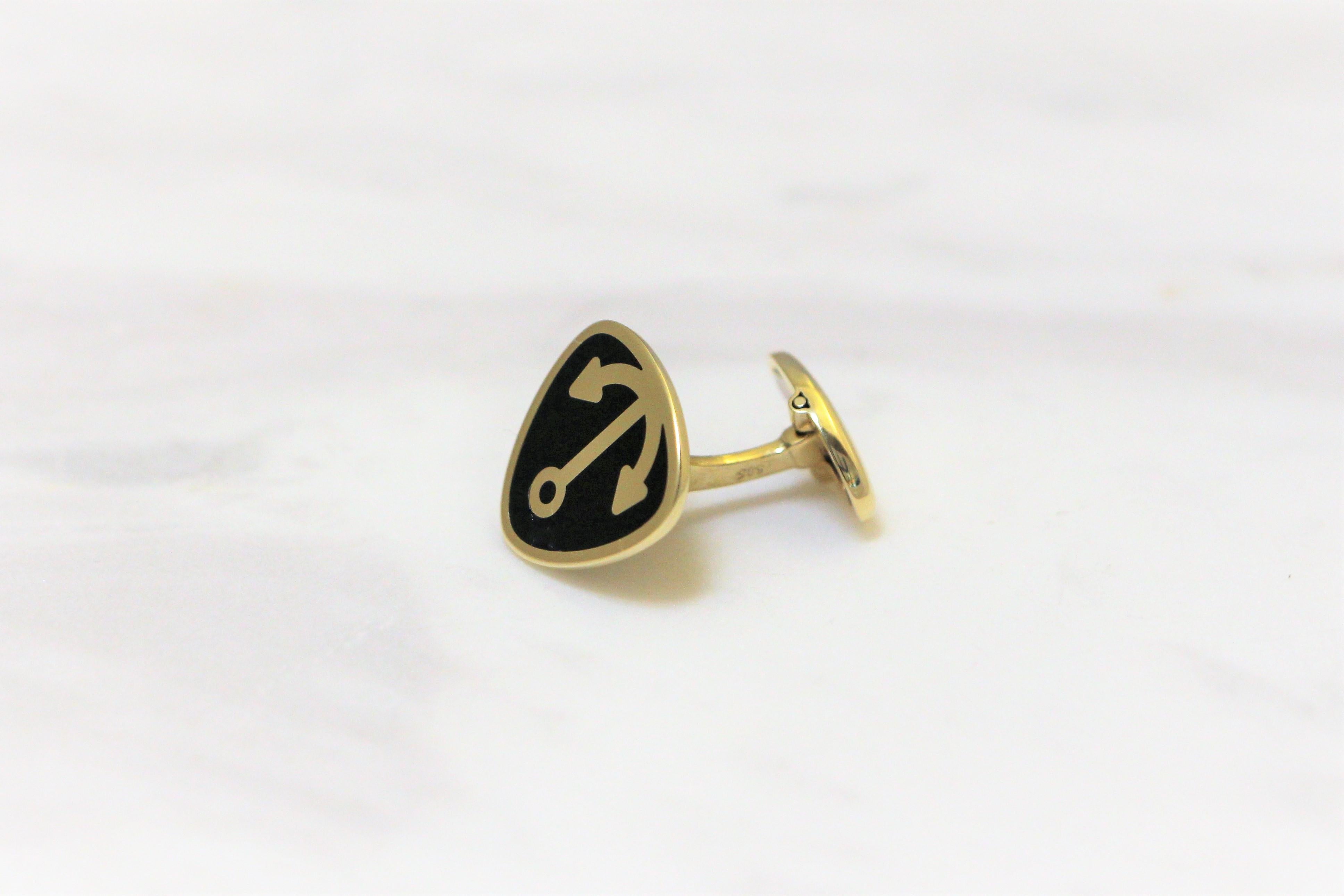 Contemporary Anchor Yachts Triangle Cuffllinks with Black Ceramic in 14Kt Yellow Gold For Sale