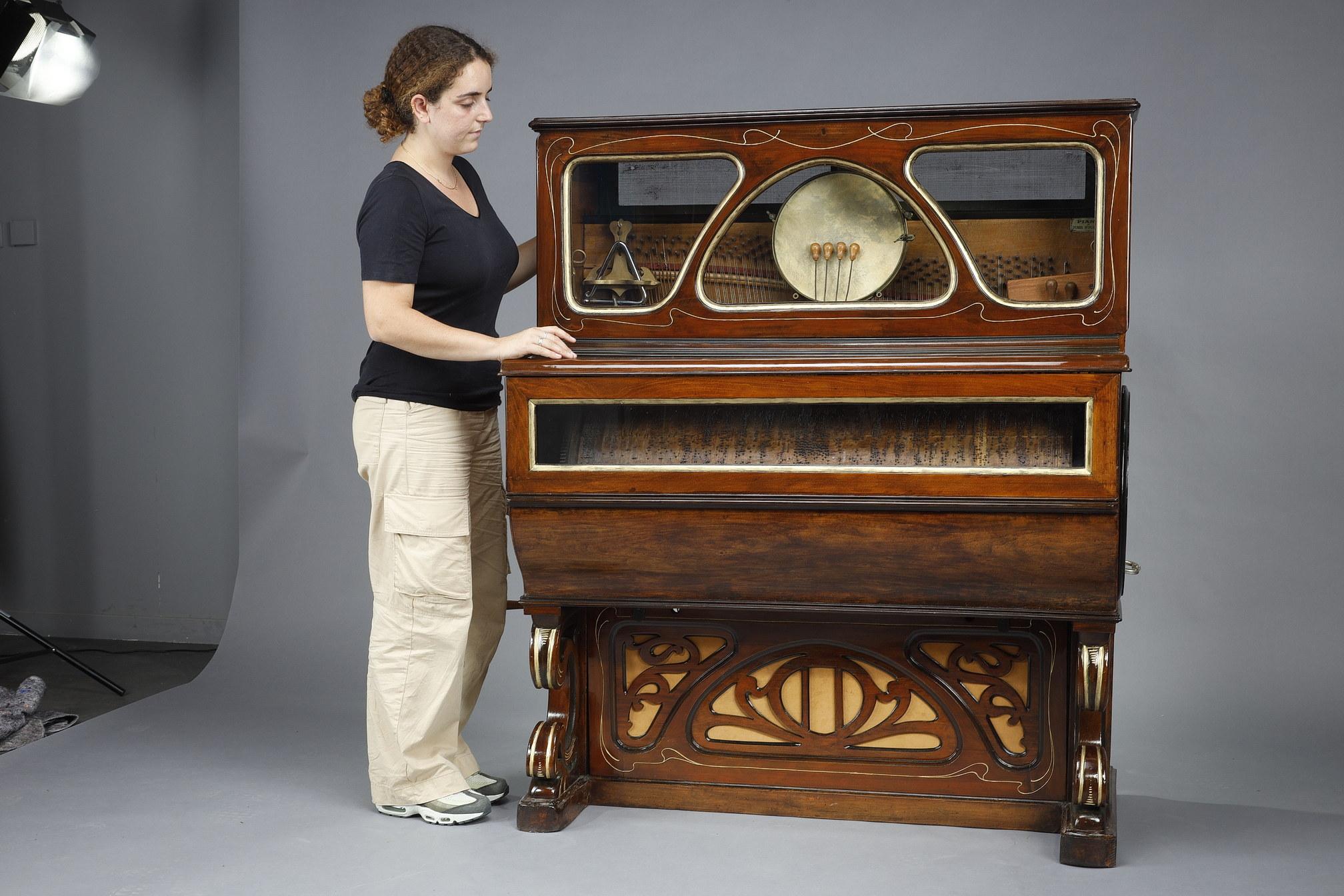 Wichtiges selbstgespieltes Klavier „La Victoire“ gestempelt Blanche-Petit & Goffart (Furnier) im Angebot