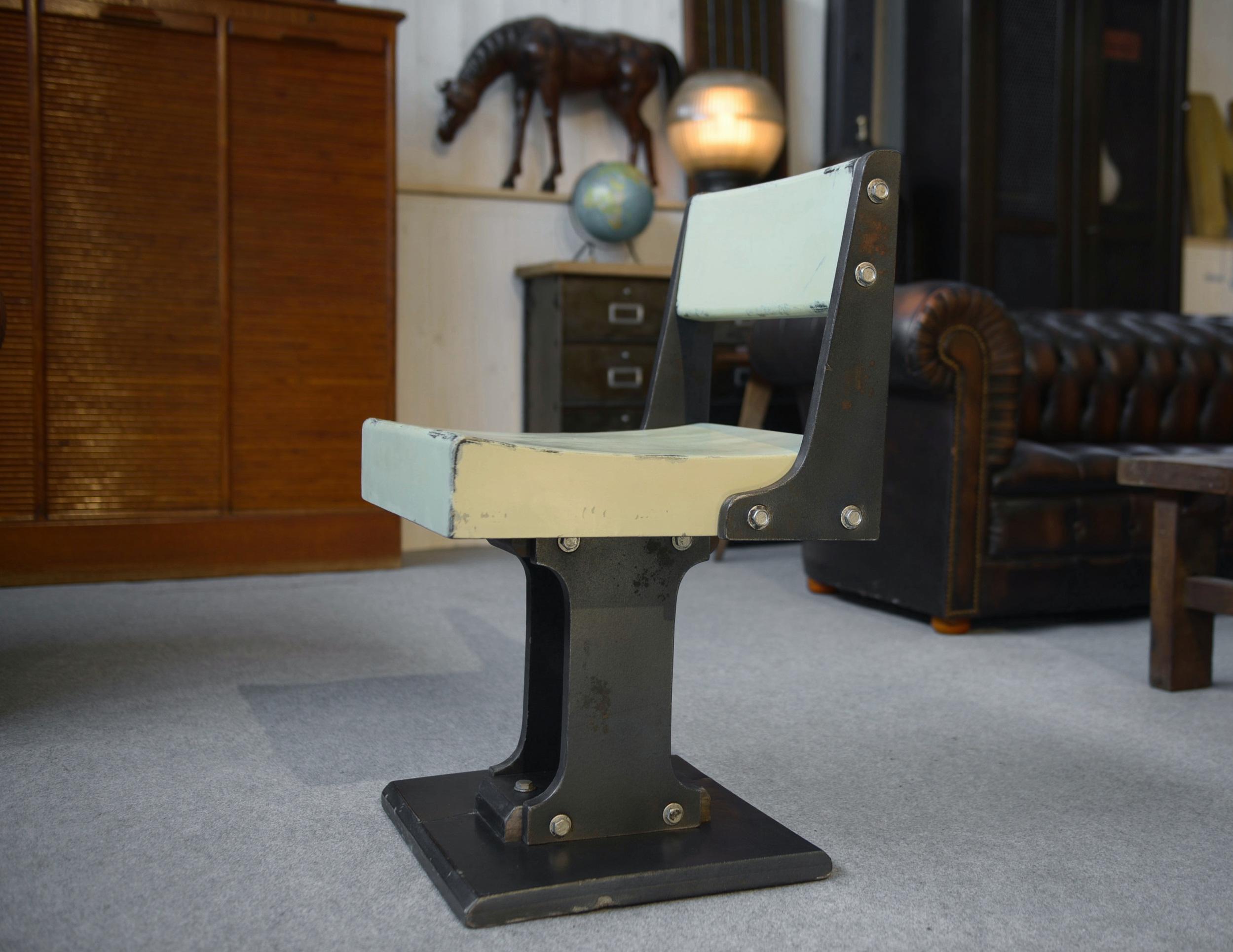 Ancienne chaise design moderniste minimaliste 1960's For Sale 4