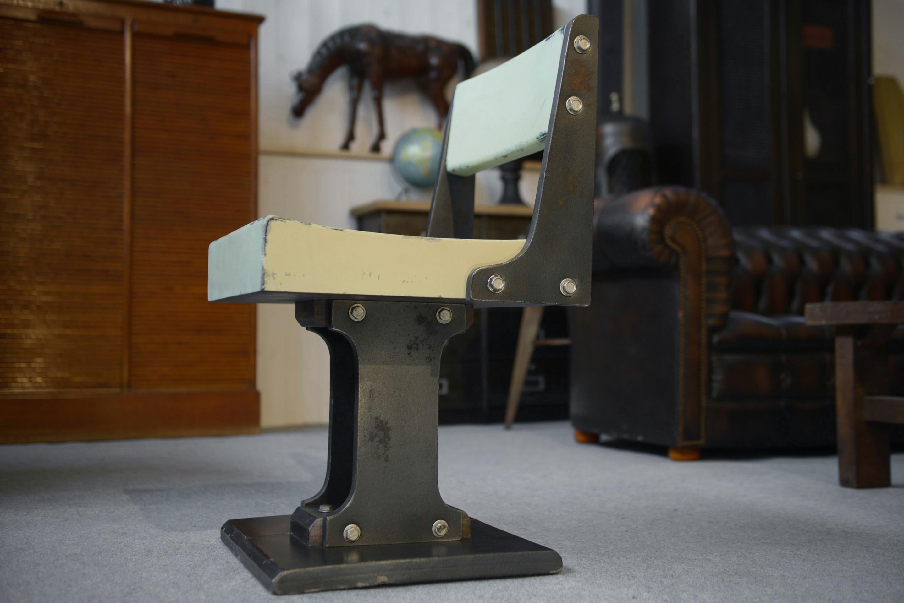 Ancienne chaise design moderniste minimaliste 1960's For Sale 6