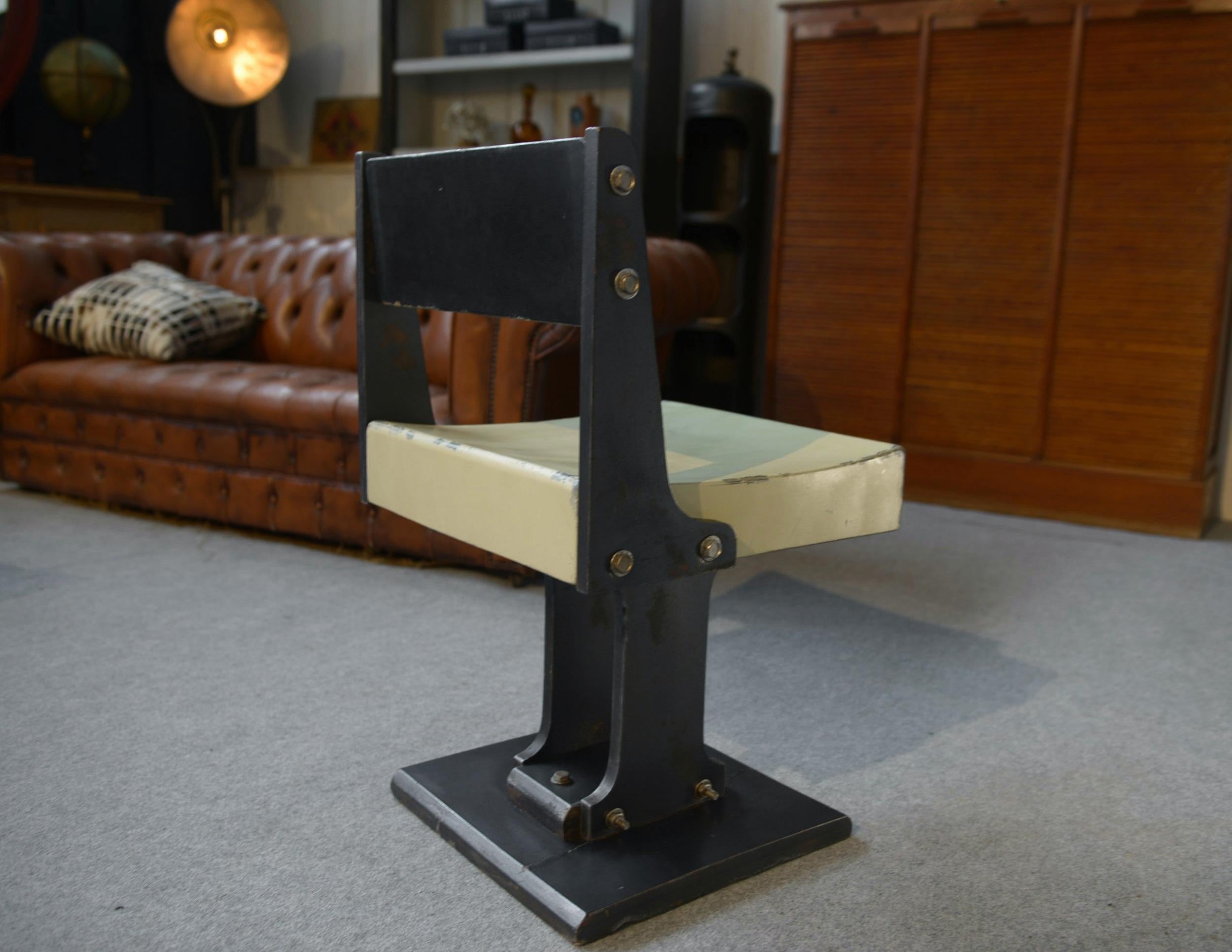 Ancienne chaise design moderniste minimaliste 1960's For Sale 9