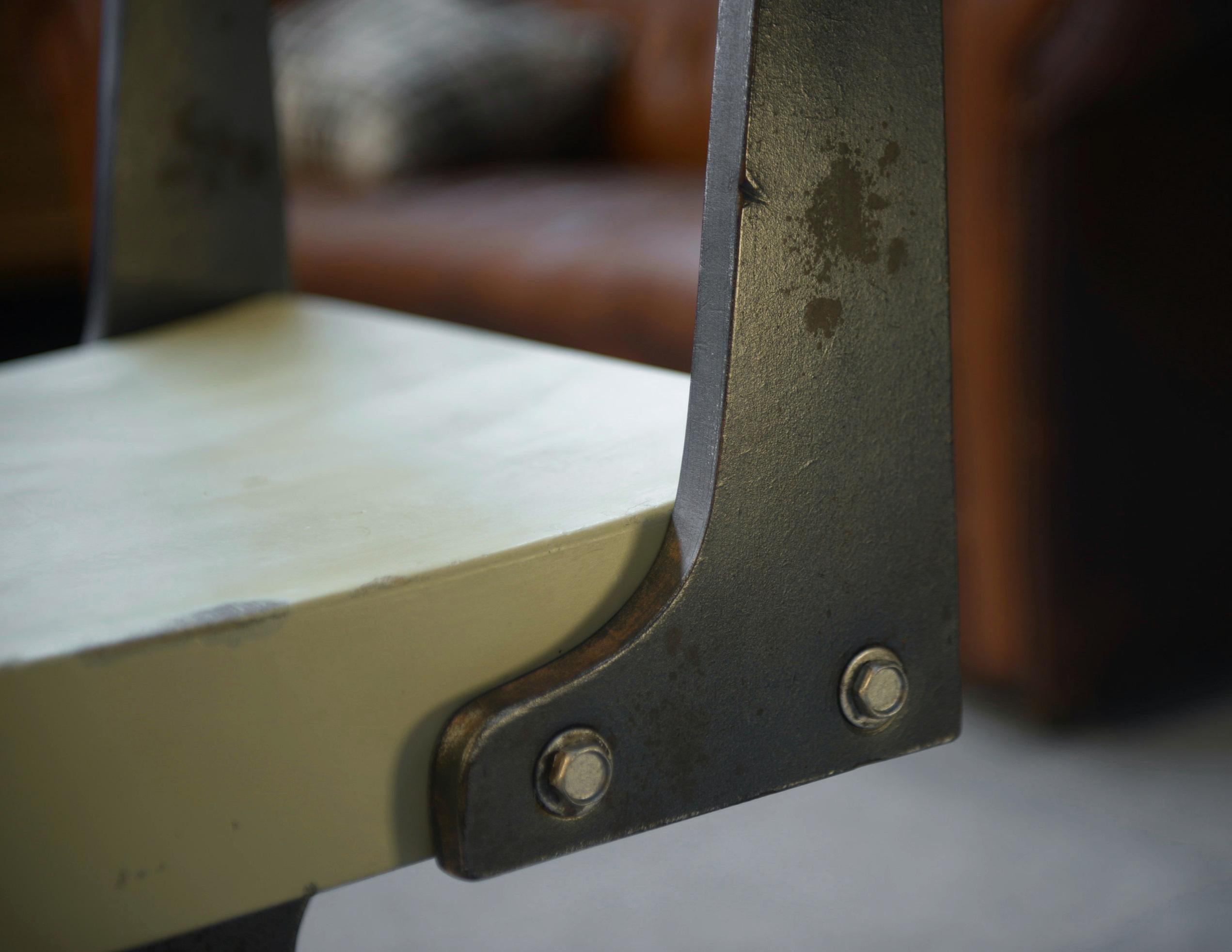 Ancienne chaise design moderniste minimaliste 1960's In Good Condition For Sale In TOURCOING, FR