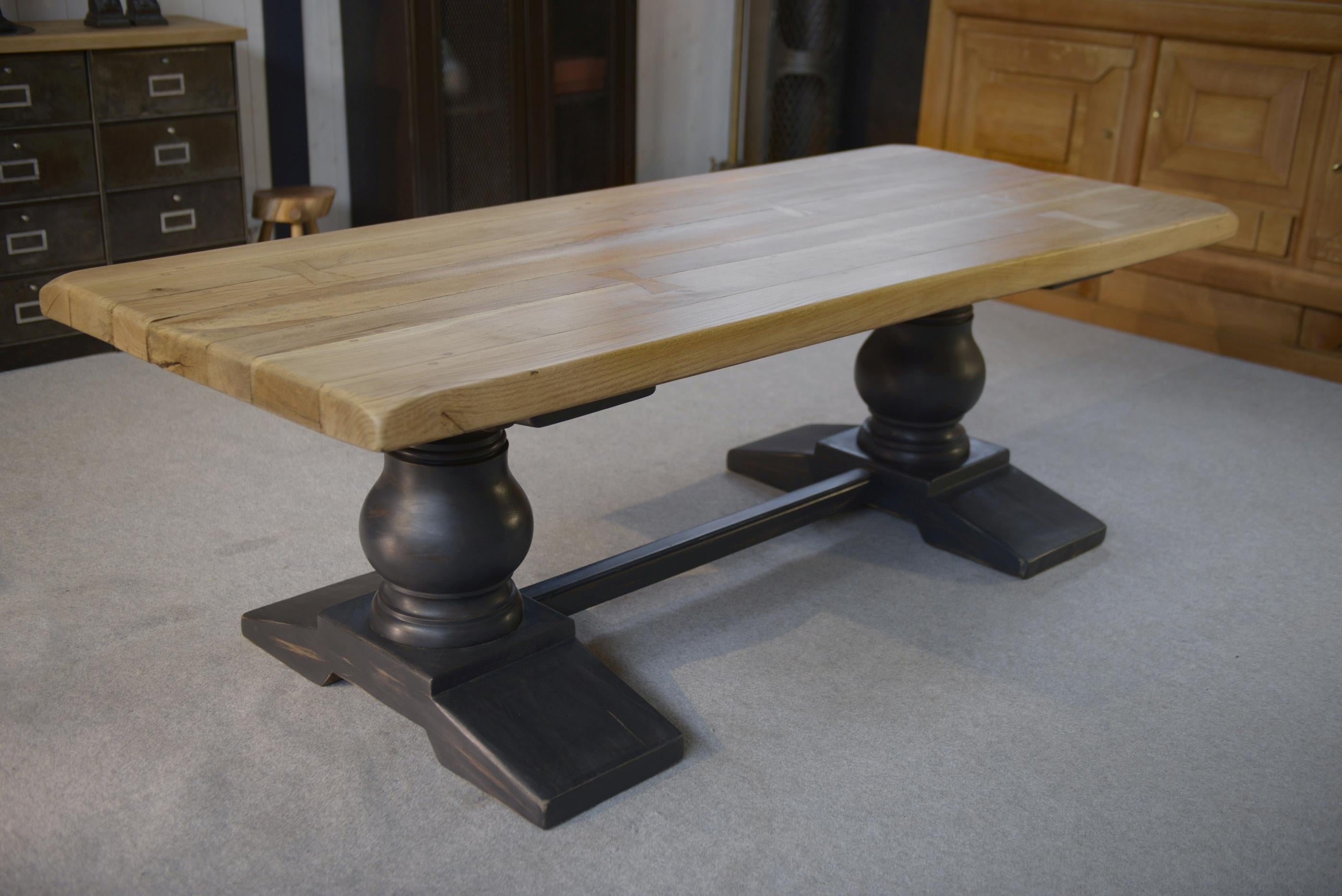 Français Ancienne table de monastère en chêne massif assemblage à queue-d'aronde XXème en vente