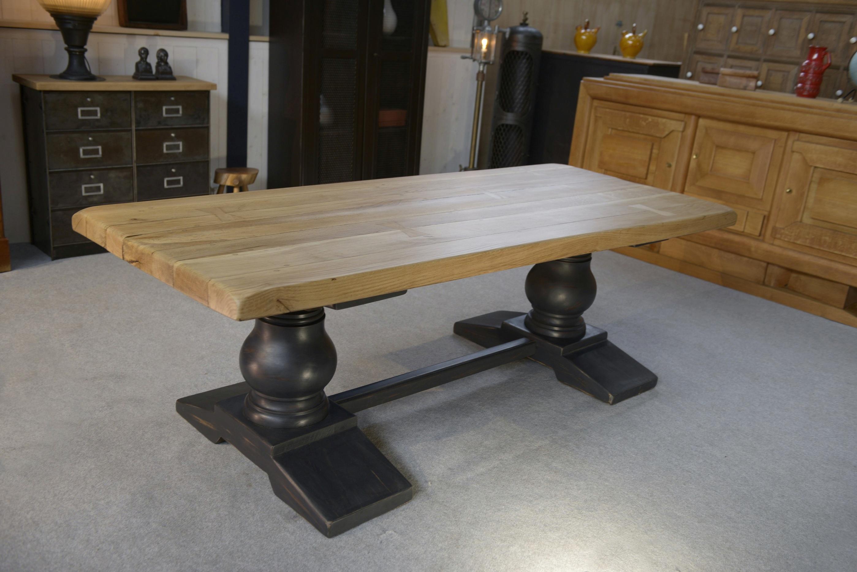 Ancienne table de monastère en chêne massif assemblage à queue-d'aronde XXème en vente 4