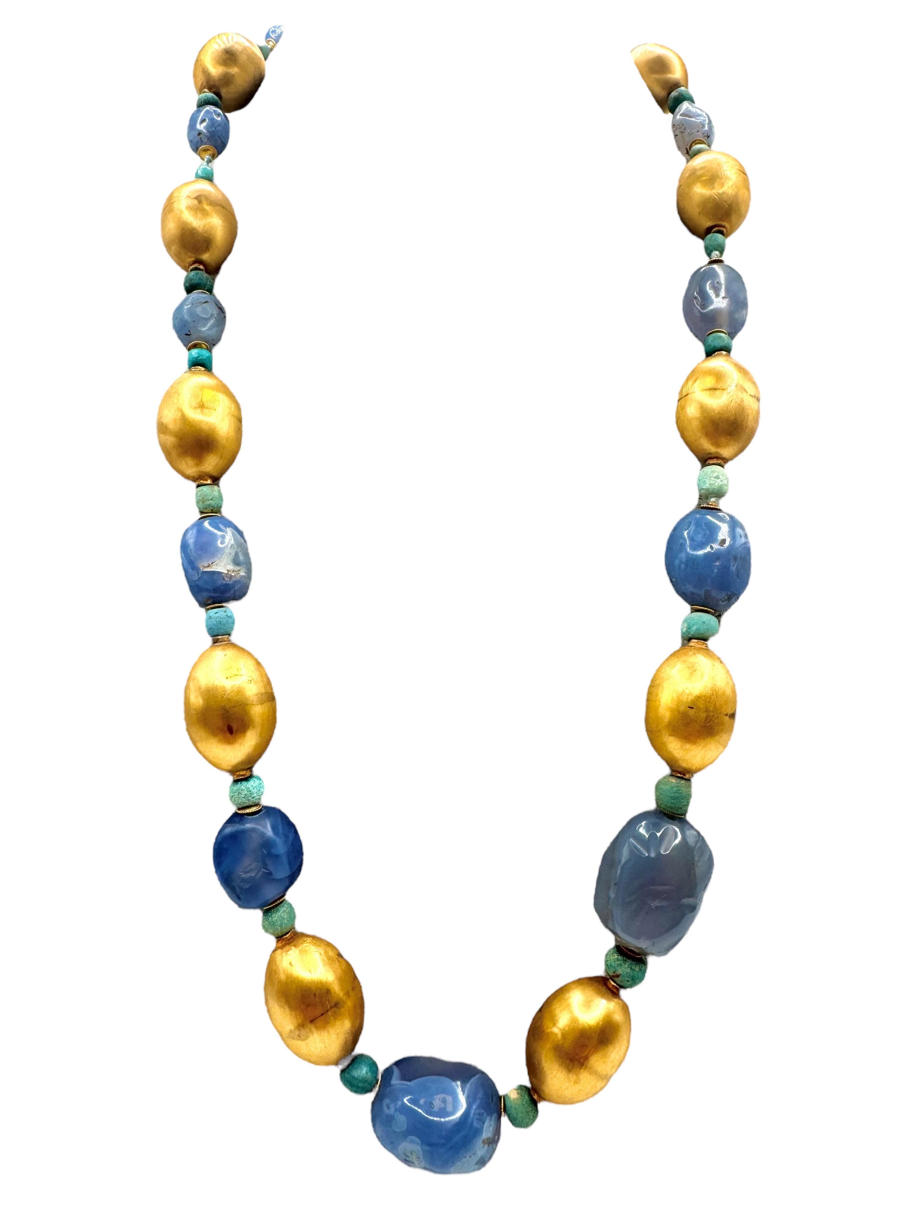 Perlina Antica collana di perle in oro giallo 14K e calcedonio del X-VIII secolo a.C. in vendita