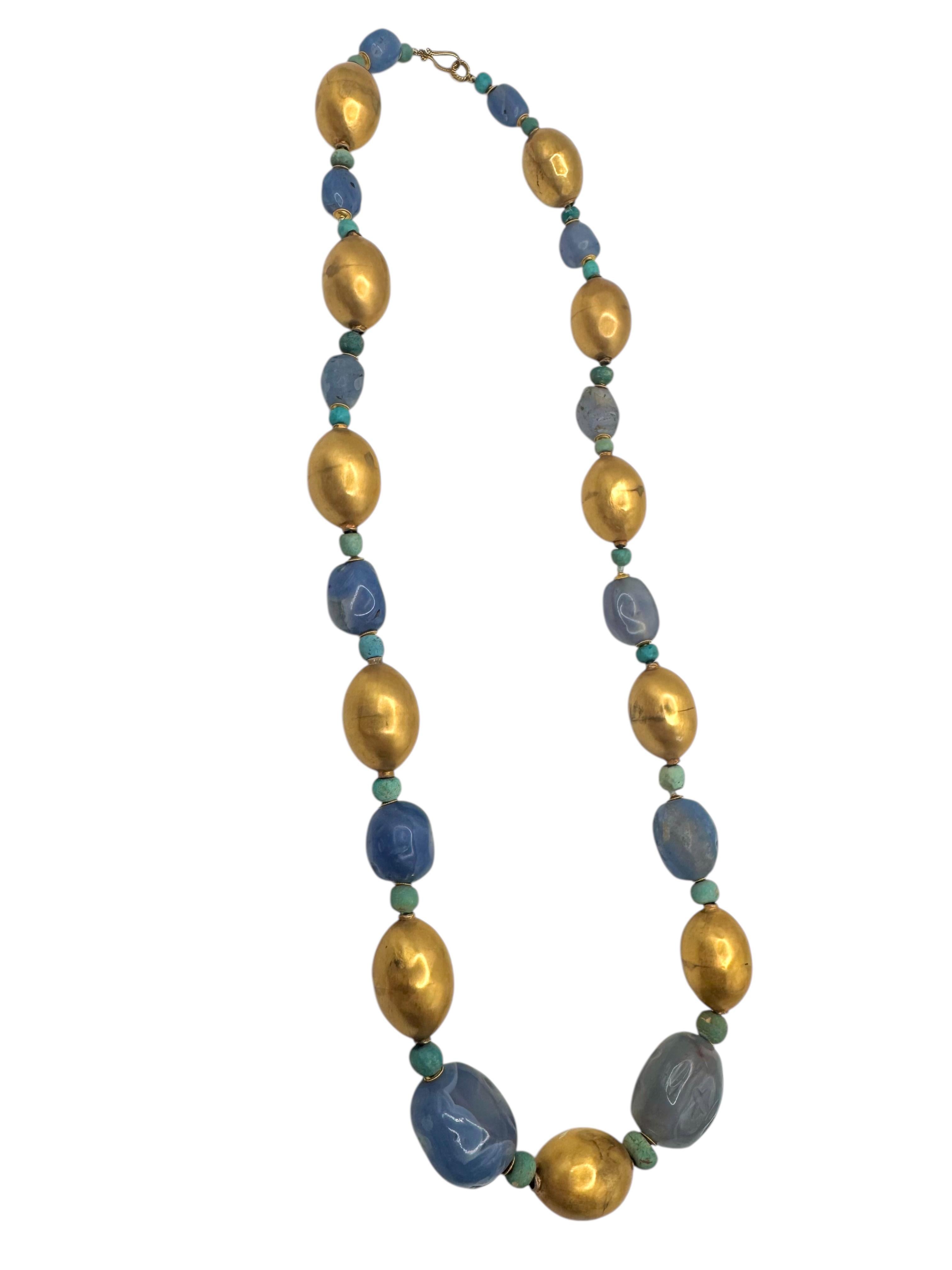 Antica collana di perle in oro giallo 14K e calcedonio del X-VIII secolo a.C. in vendita 2