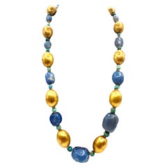 Ancien collier de perles en or jaune 14K et calcédoine datant du 10e au 8e siècle avant notre ère
