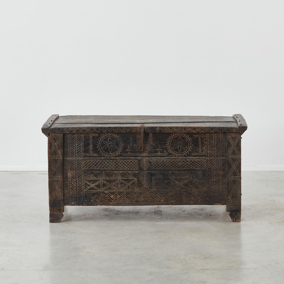 Ancient 18th Century Rustic Shepherd’s Coffer from Transylvania In Distressed Condition In London, GB