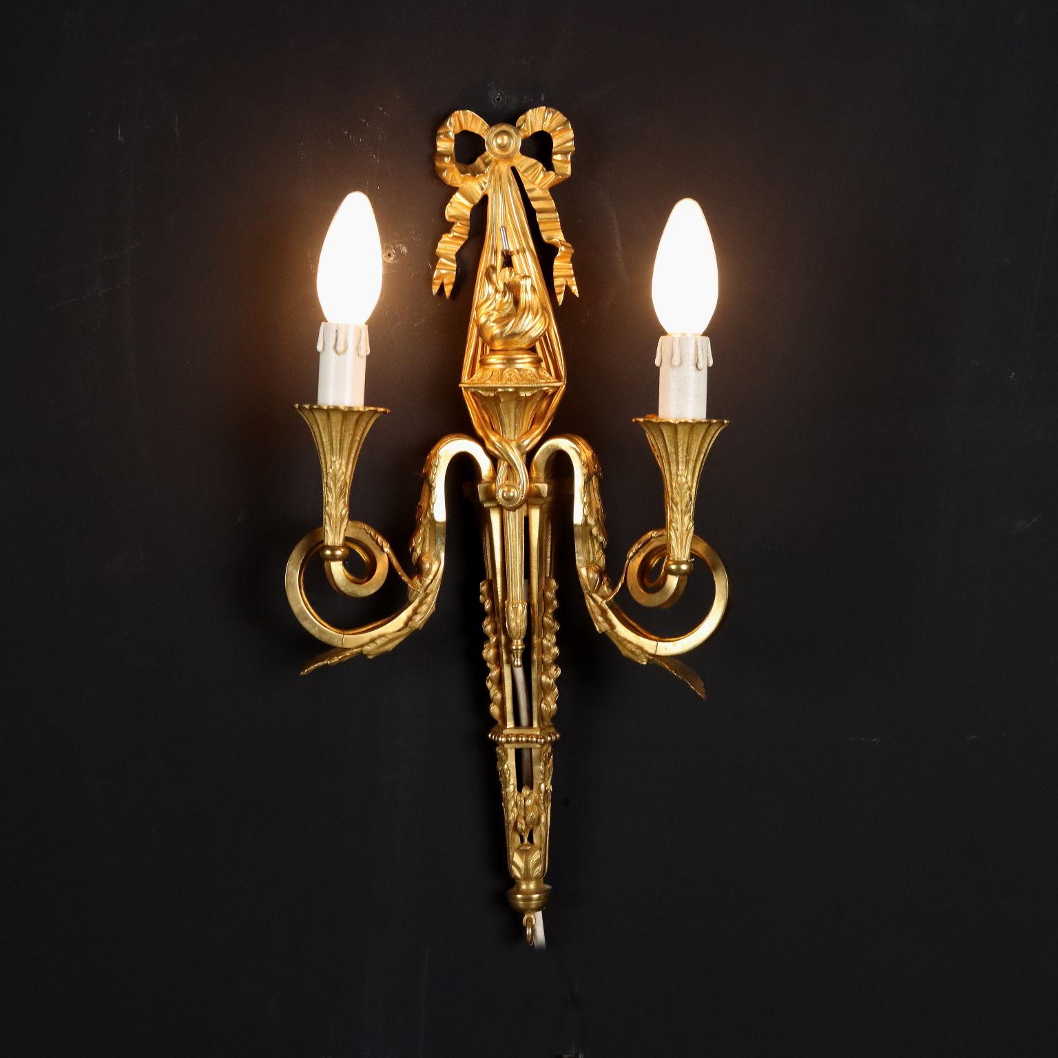 Italian Ancient 2 Lights Wall Lamps Neoclassical Style '900 Gilded Bronze For Sale