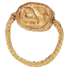 Antiker 22 Karat Goldring mit einem etruskischen Skarabäus aus Gold 