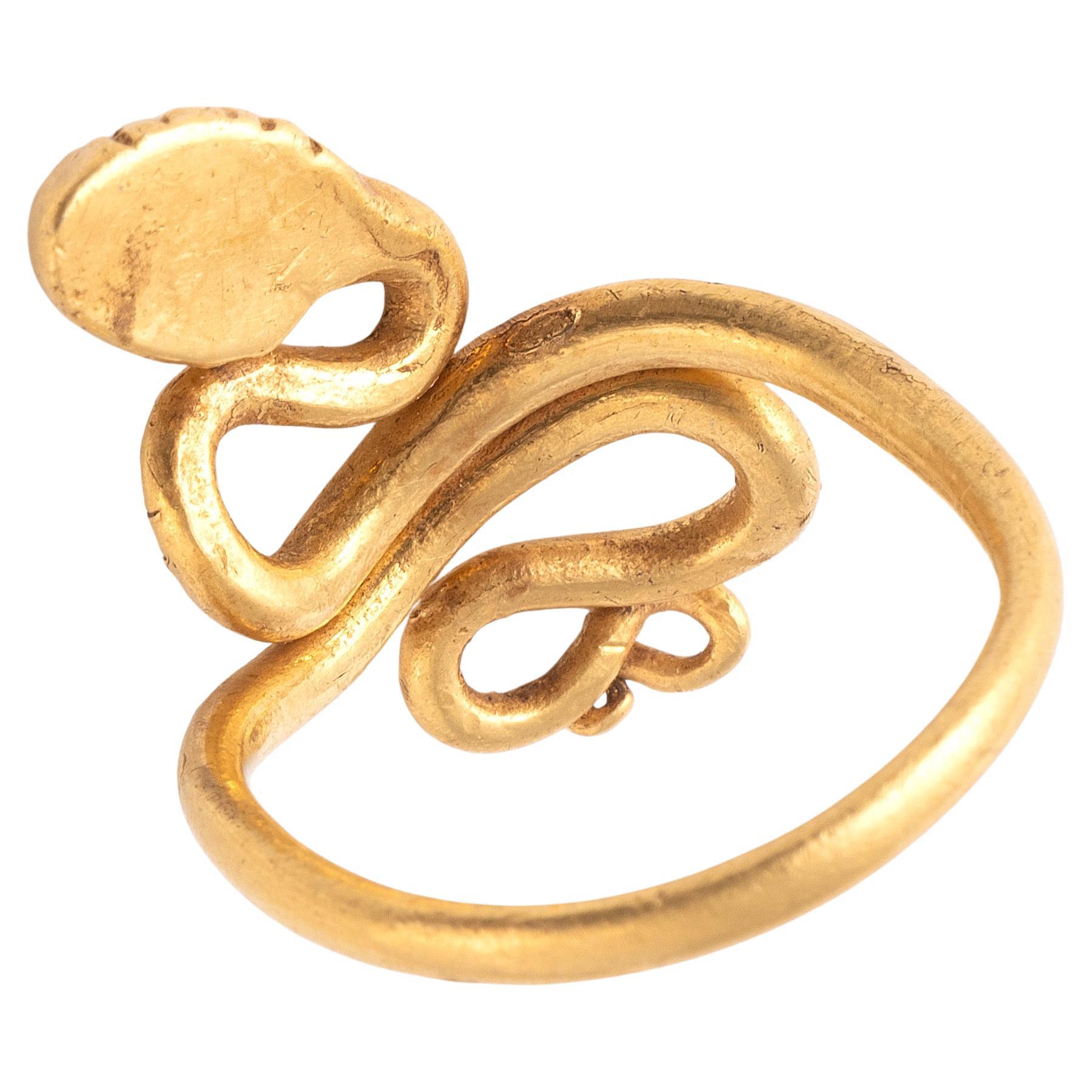 Romano classico Antico anello romano a forma di serpente in oro giallo 22kt dal 2° al 3° secolo d.C. in vendita