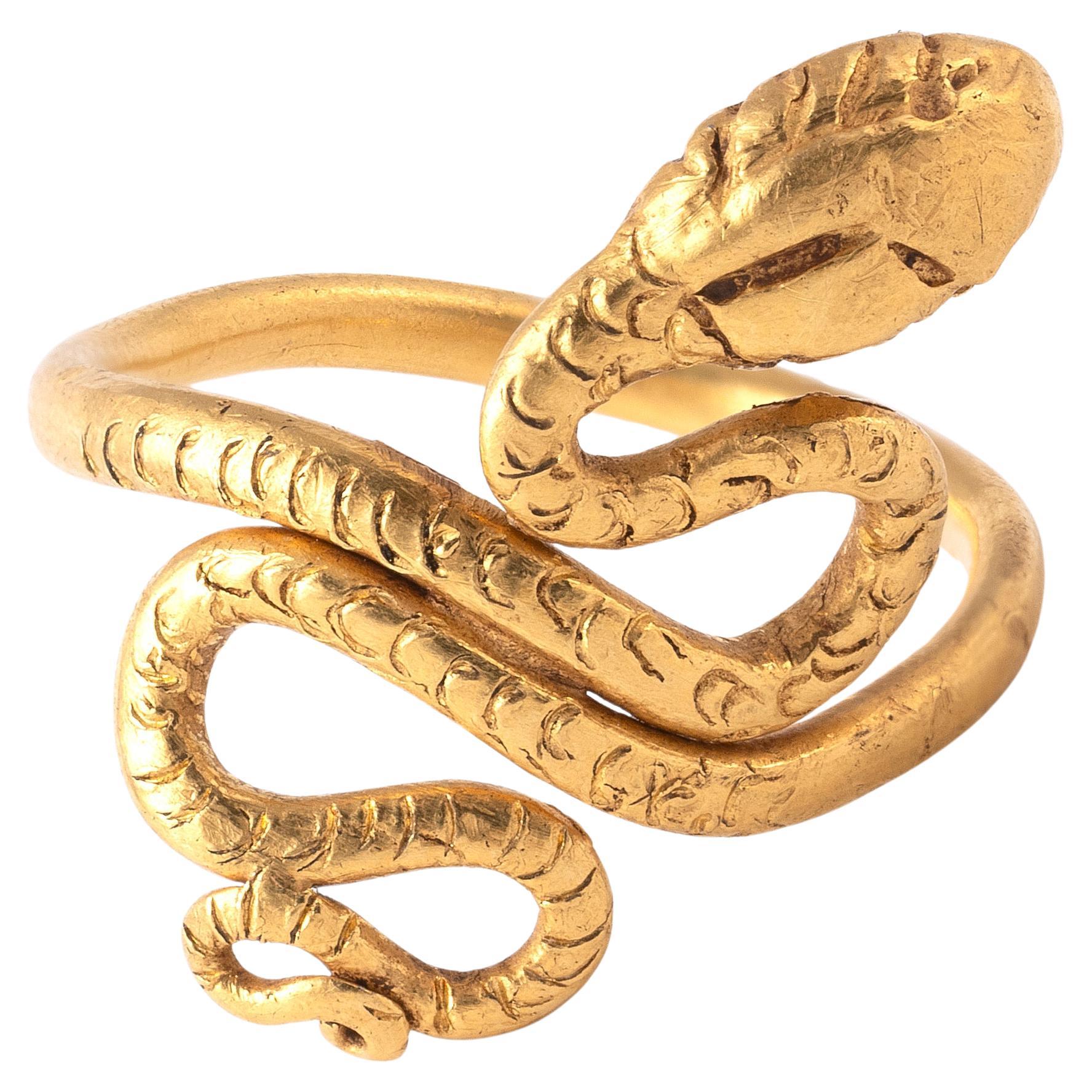 Antico anello romano a forma di serpente in oro giallo 22kt dal 2° al 3° secolo d.C. In condizioni buone in vendita a Firenze, IT