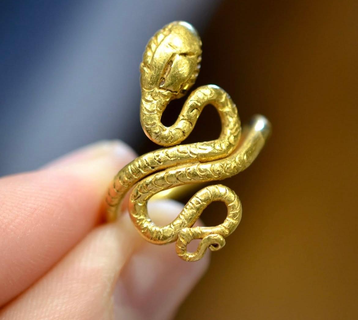 Antico anello romano a forma di serpente in oro giallo 22kt dal 2° al 3° secolo d.C. in vendita 2