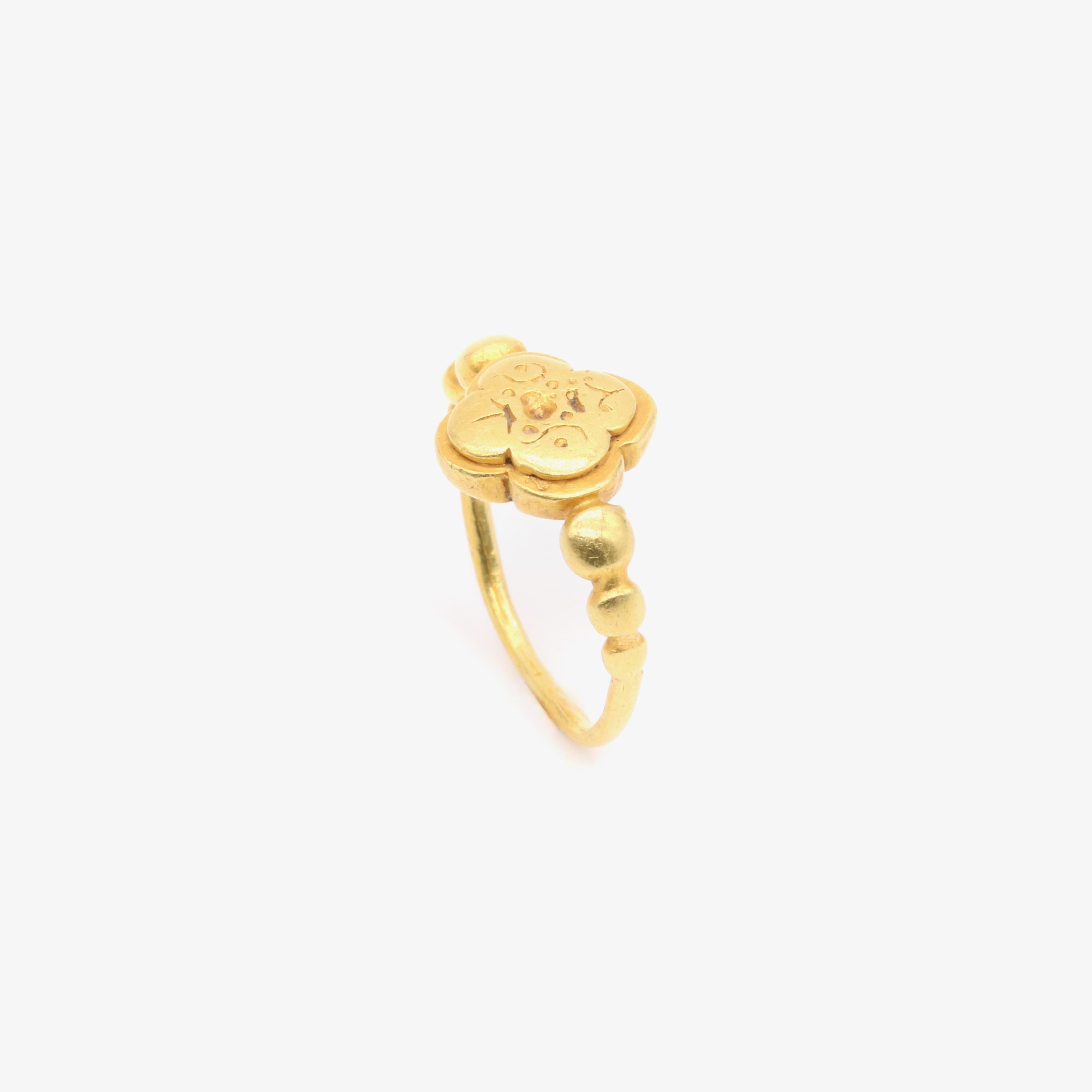 Ancient 9th or 10th Century 22K Yellow Gold Javanese Sri Ring For Sale 4