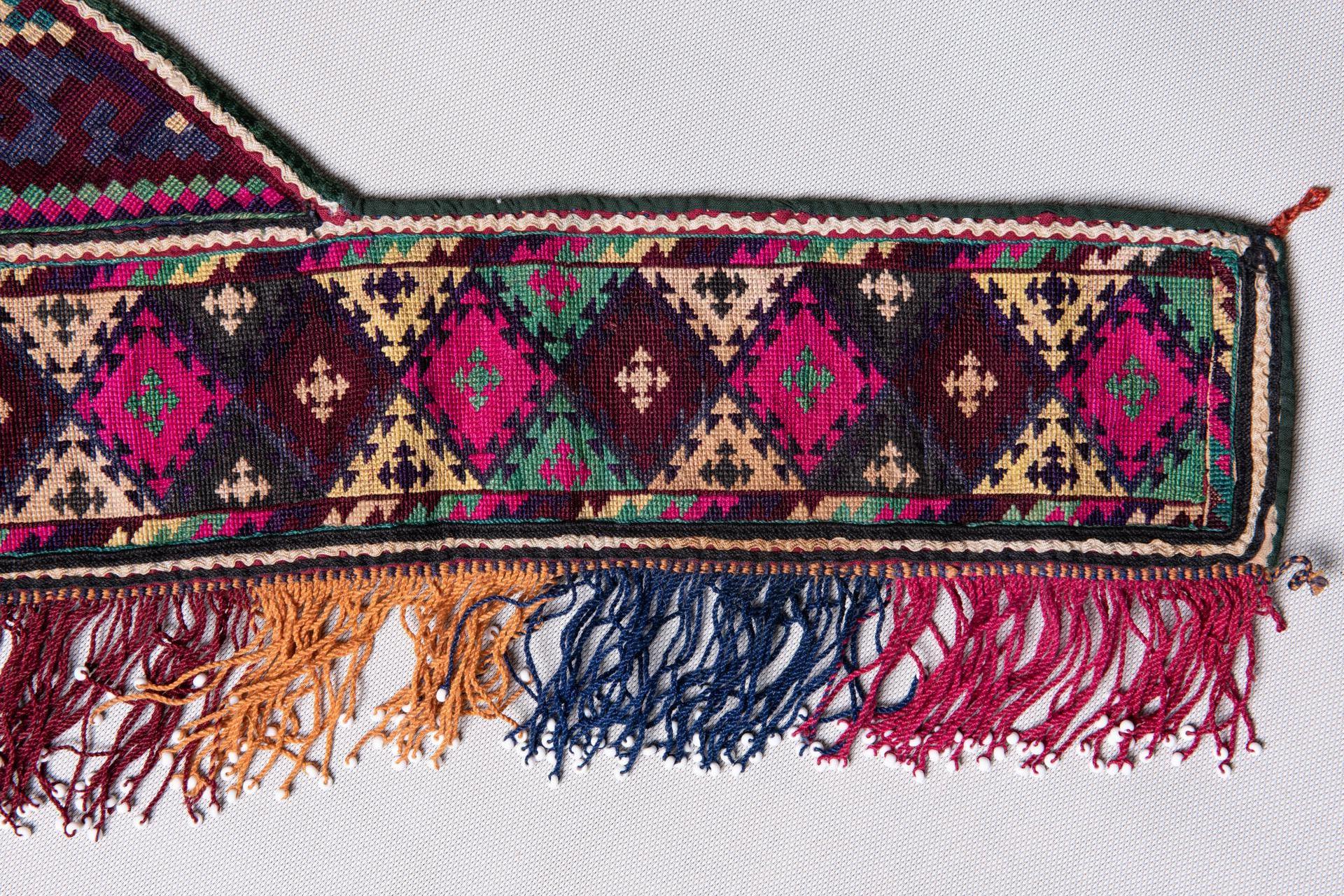 Antike afghanische Stickerei (Afghanisch) im Angebot