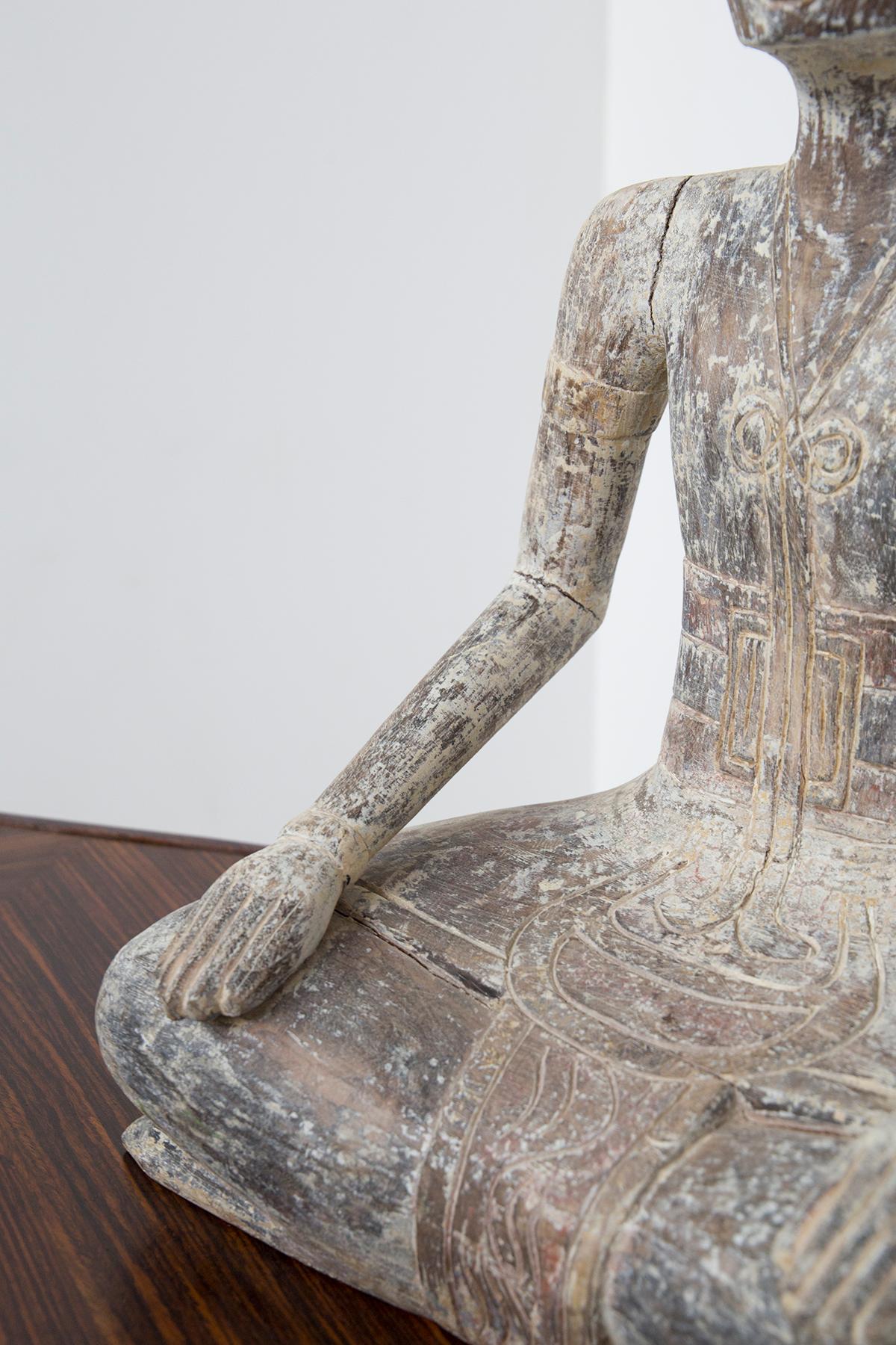 Thailandese Statua balinese raffigurante un sacerdote indù seduto in vendita