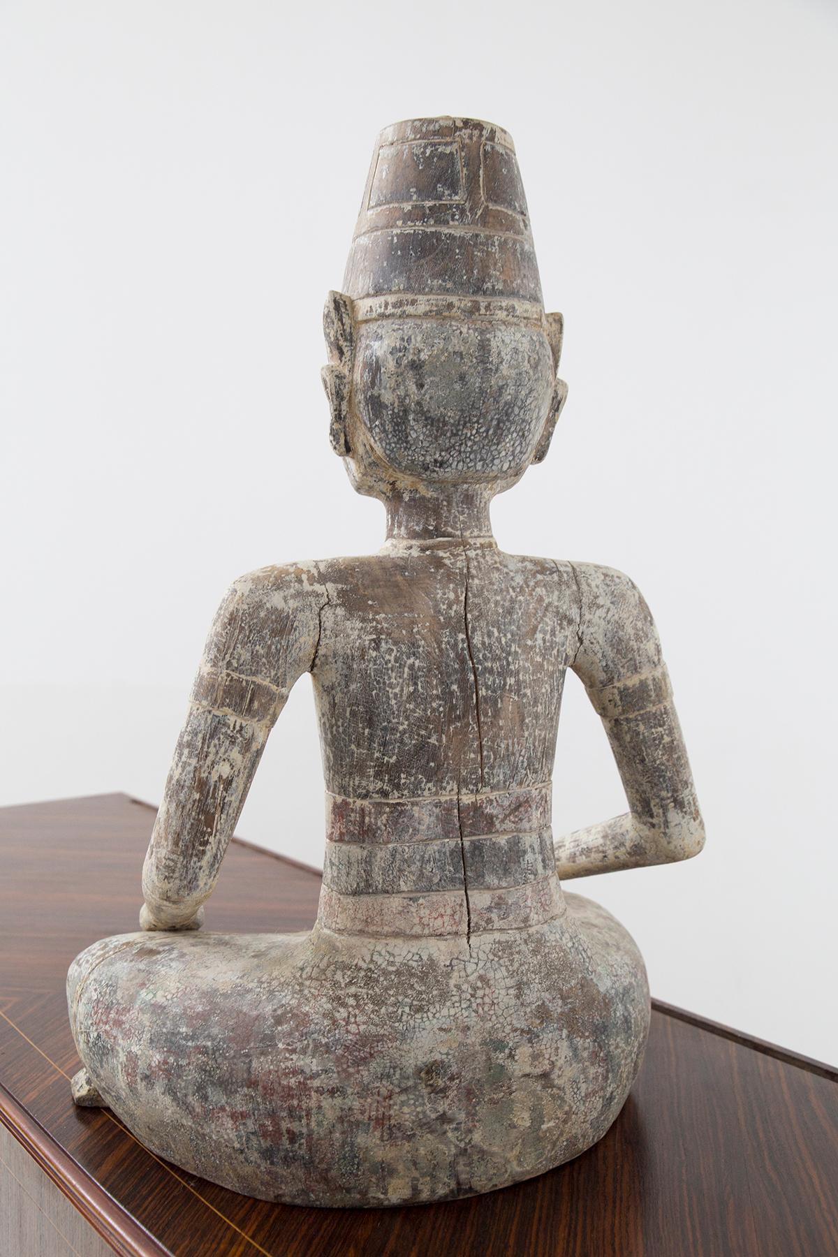 Statue Balinese figure of a seated Hindu priest  In Good Condition For Sale In Milano, IT