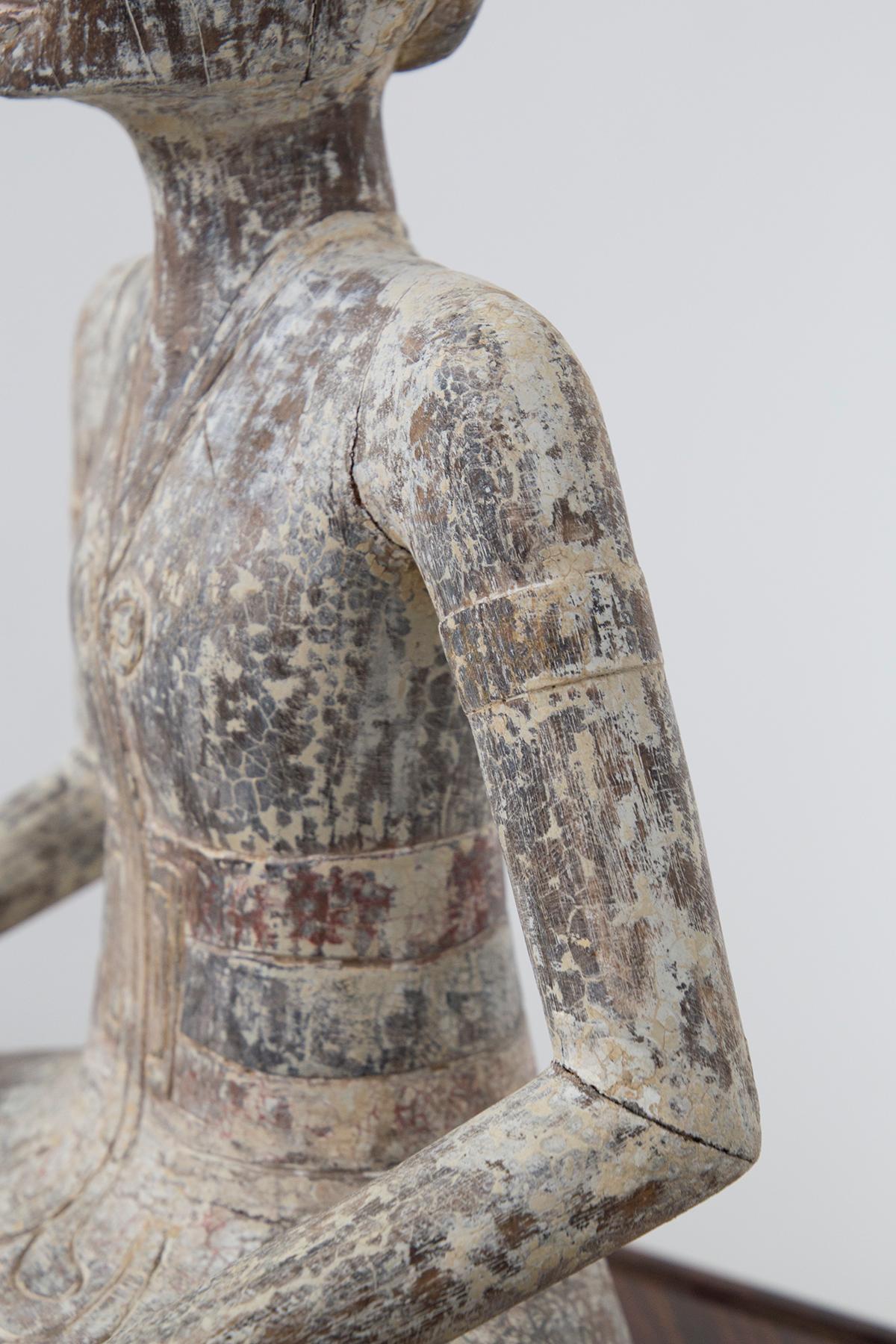 Statue balinaise d'un prêtre hindou assis  en vente 1