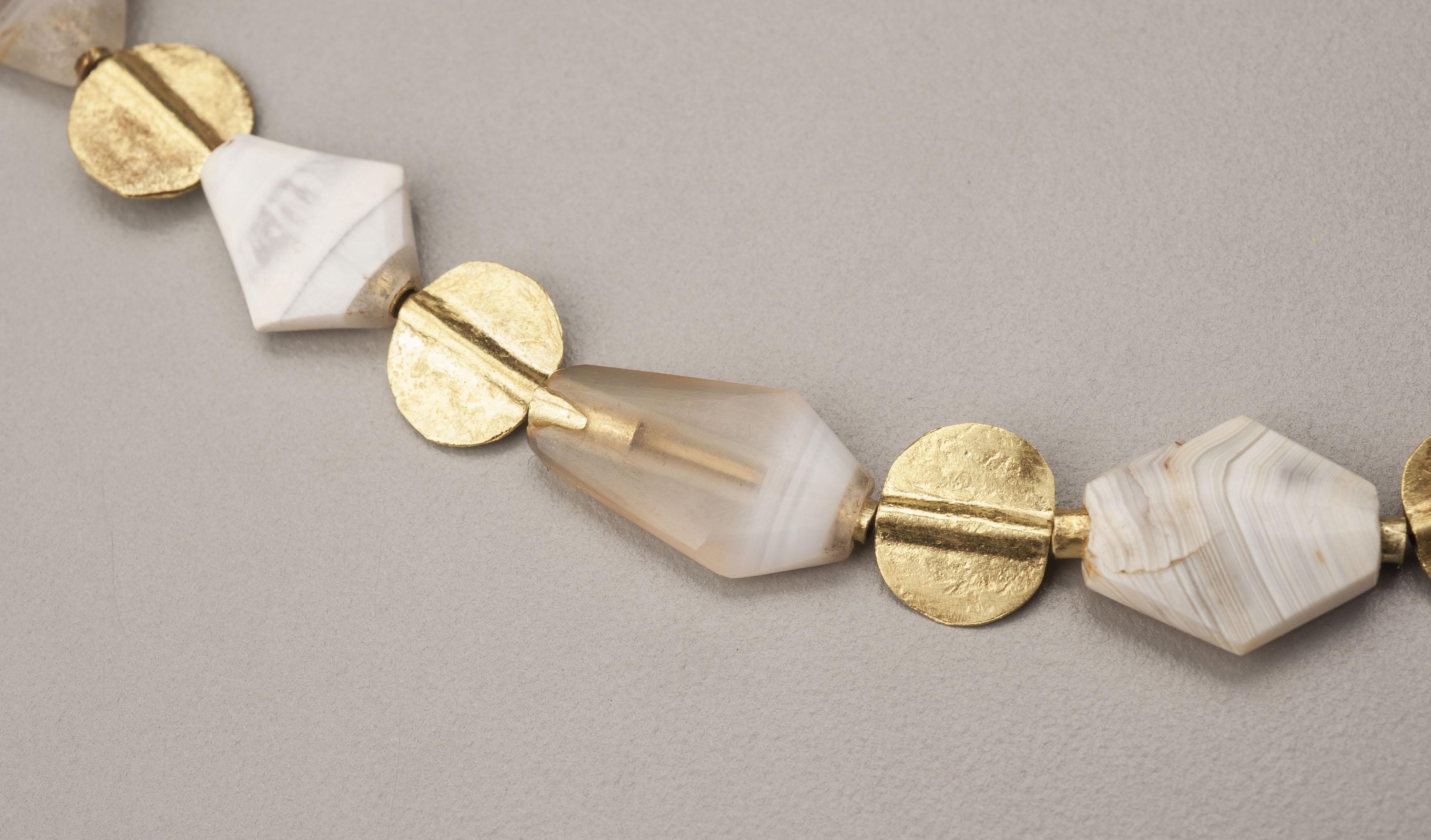 Twenty-seven quartz rhomboid tabular beads alternating with 20k gold “winged“ disc tabular beads. Gold beading tips and a hook and eye clasp complete the necklace. The winged discs are 7.5 mm in length and 9.2 mm in width in the center and graduate