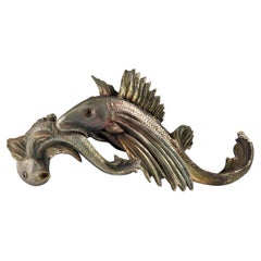 Antikes Altarbild eines Fisches aus polychrom geschnitztem Holz