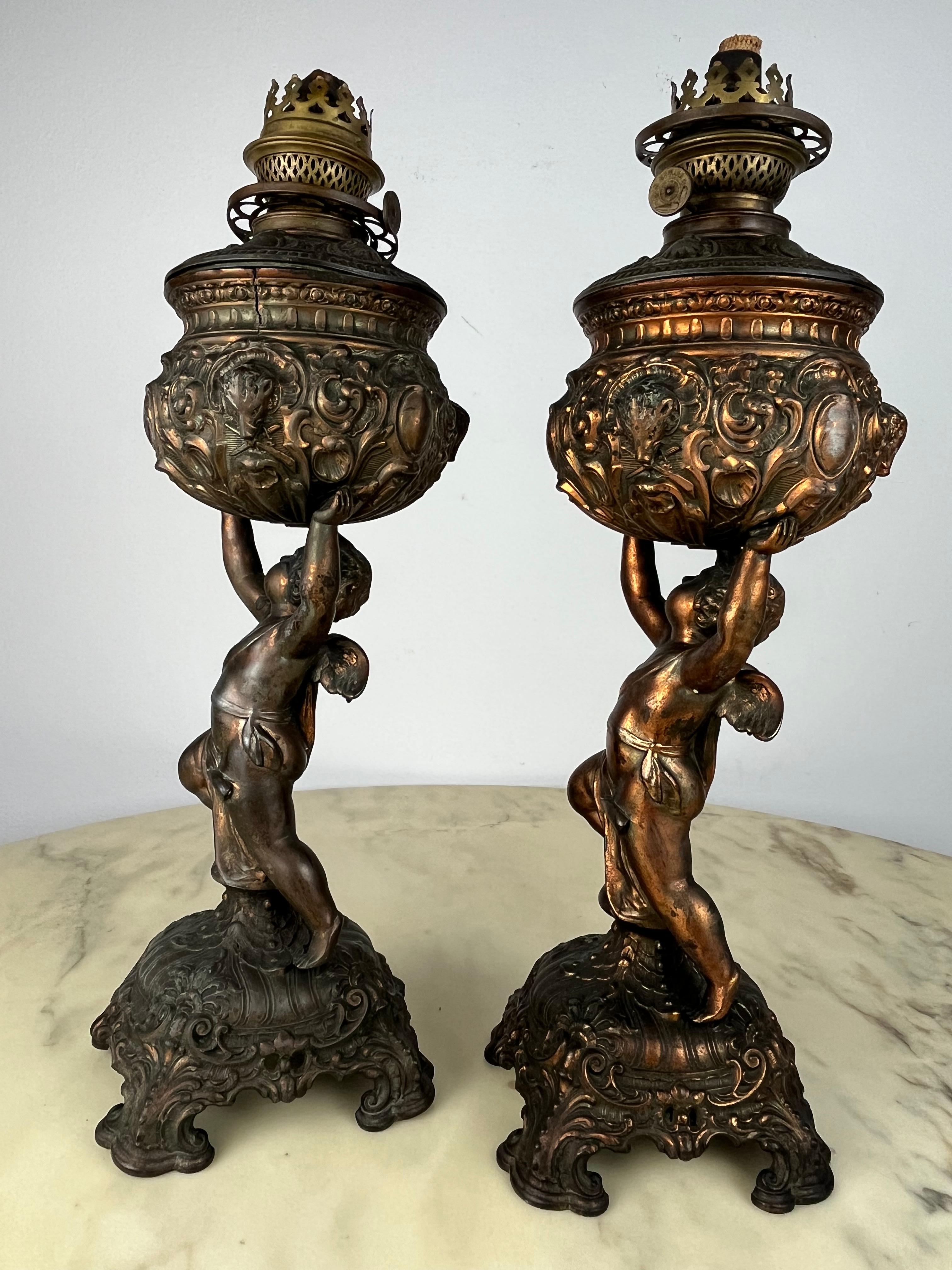 Ancient and original pair of bronze oil lamps, 1930
Belonging to my great-great-grandparents, they are in fair condition. Some glass is missing, as per the attached photographs. One has cracks in the metal.