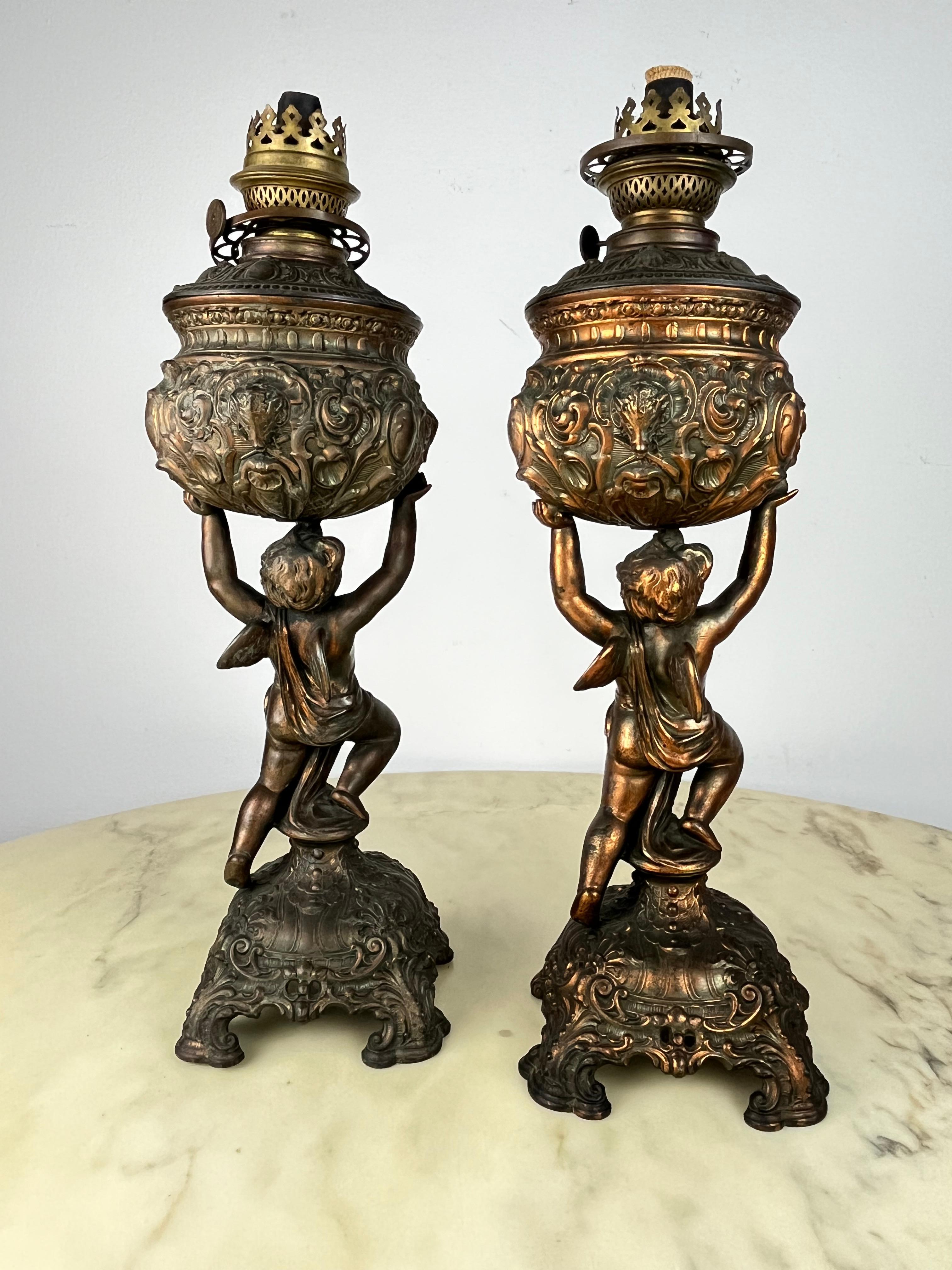 Ancient And Original Pair of Bronze Oil Lamps, 1930 In Fair Condition For Sale In Palermo, IT
