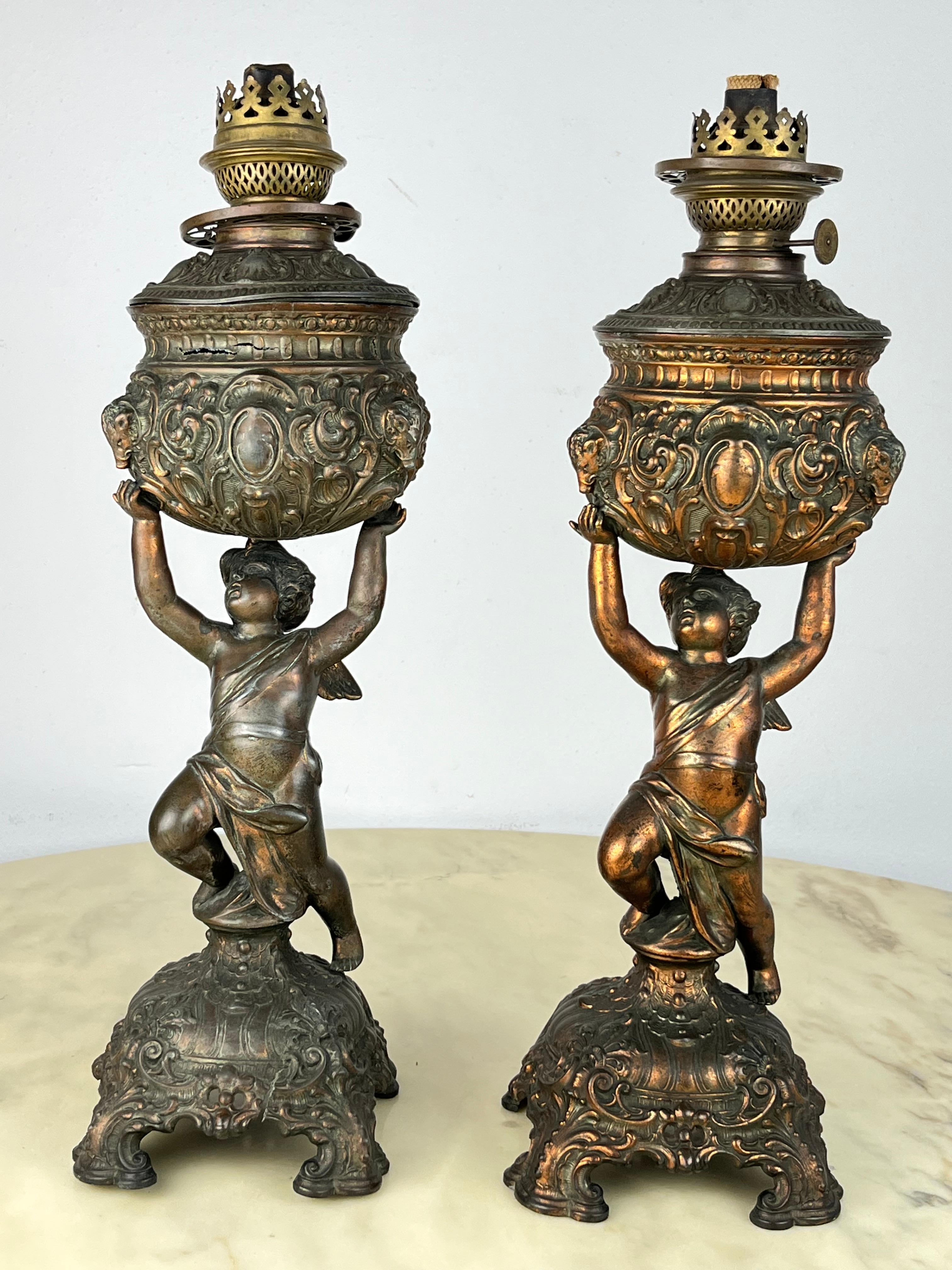Ancient And Original Pair of Bronze Oil Lamps, 1930 For Sale 1