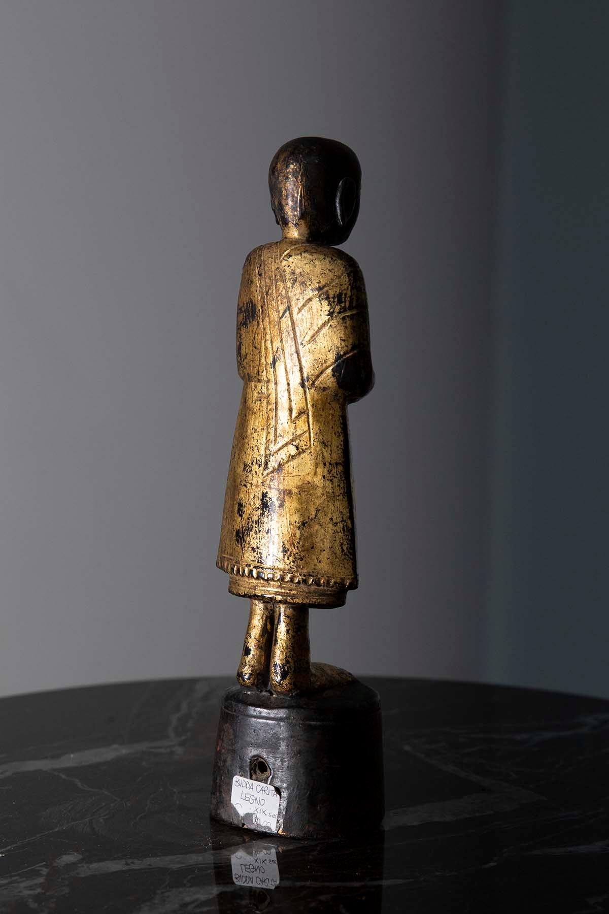 Ancient and rare Burmese water-bearing Buddha, 19th century For Sale 2
