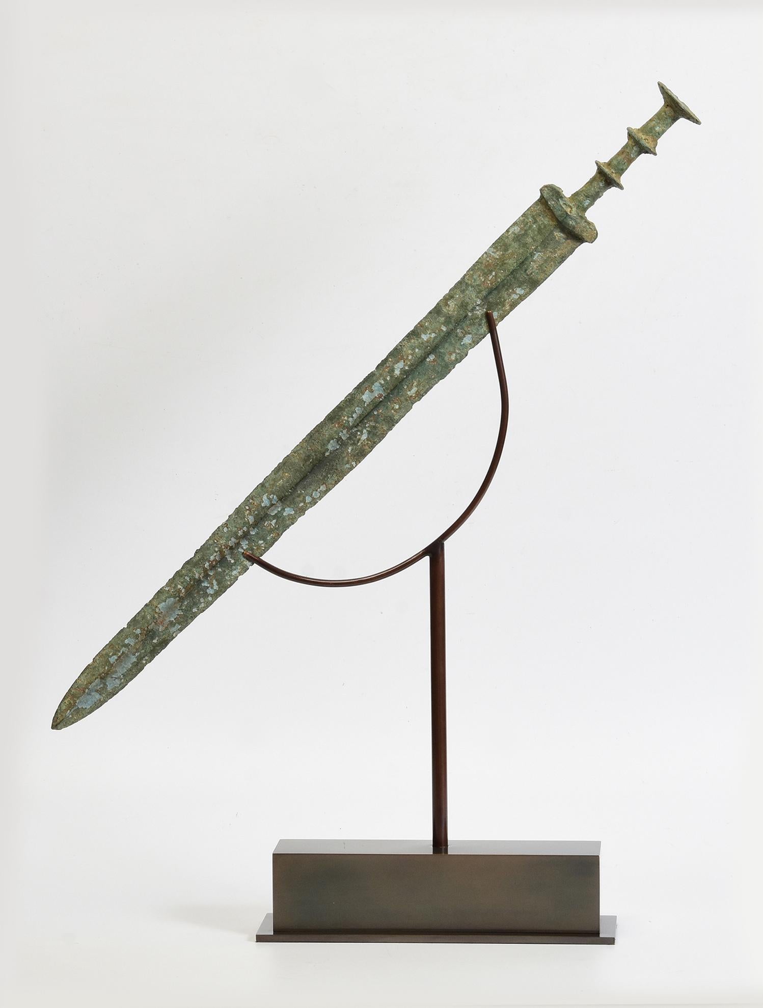 Antike chinesische Ost Zhou Bronze Schwert / Messer / Dolch mit Stand im Angebot 6