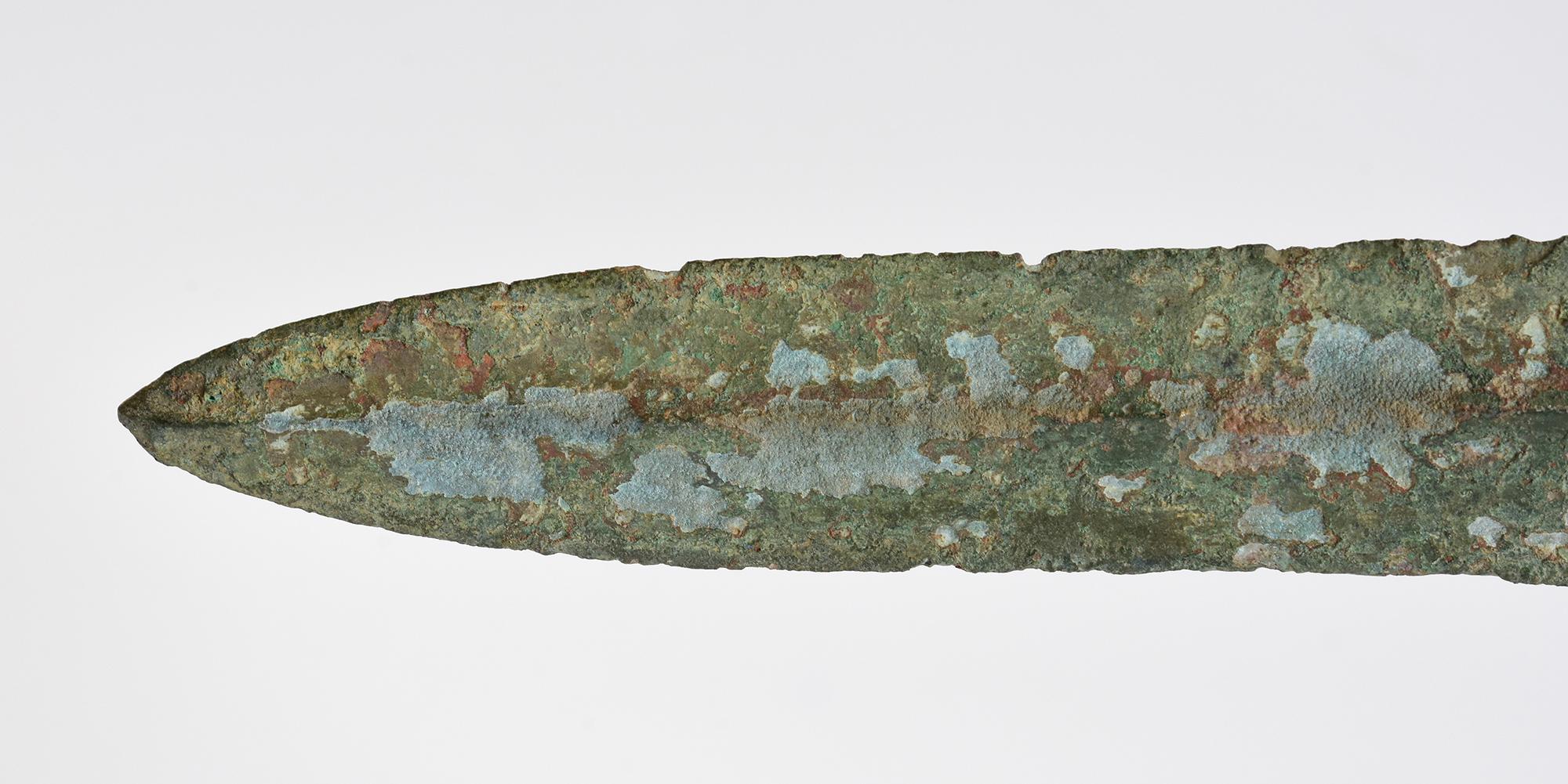 Antike chinesische Ost Zhou Bronze Schwert / Messer / Dolch mit Stand im Zustand „Gut“ im Angebot in Sampantawong, TH