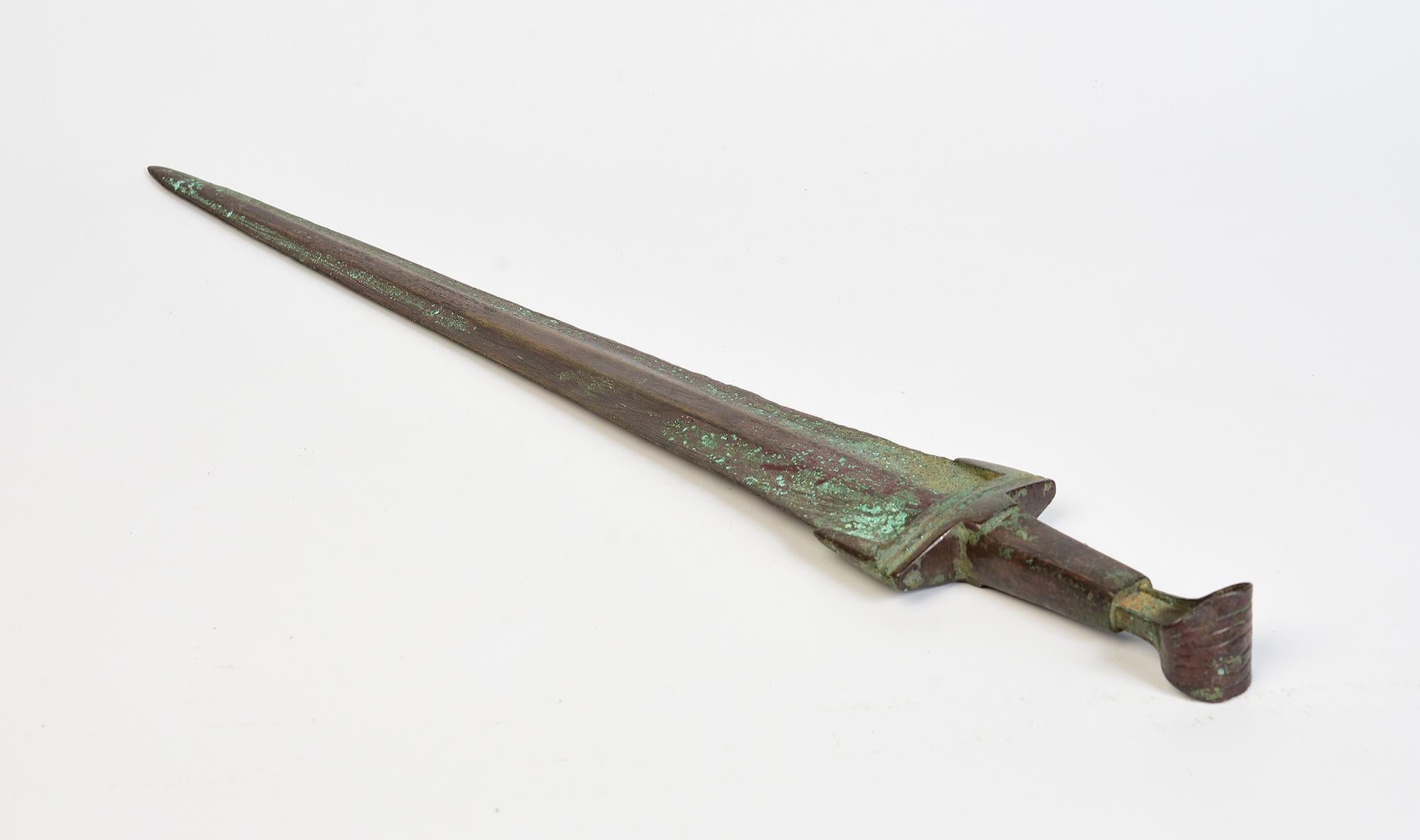 Ancien épée / couteau / dague en bronze Luristan ancien tissage de l'ère du fer en vente 2