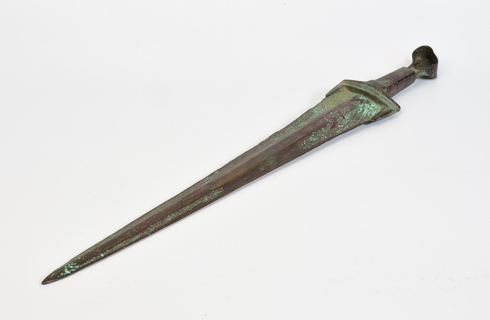 Ancien épée / couteau / dague en bronze Luristan ancien tissage de l'ère du fer en vente 3