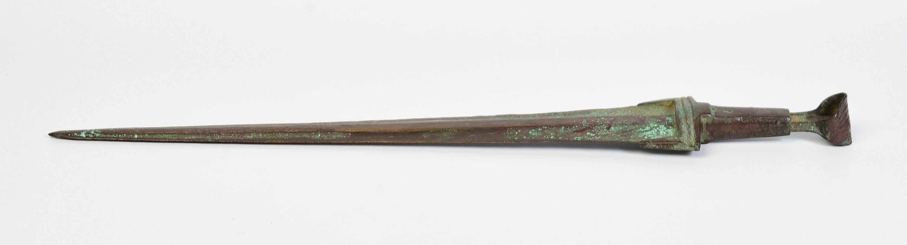 Ancien épée / couteau / dague en bronze Luristan ancien tissage de l'ère du fer en vente 4