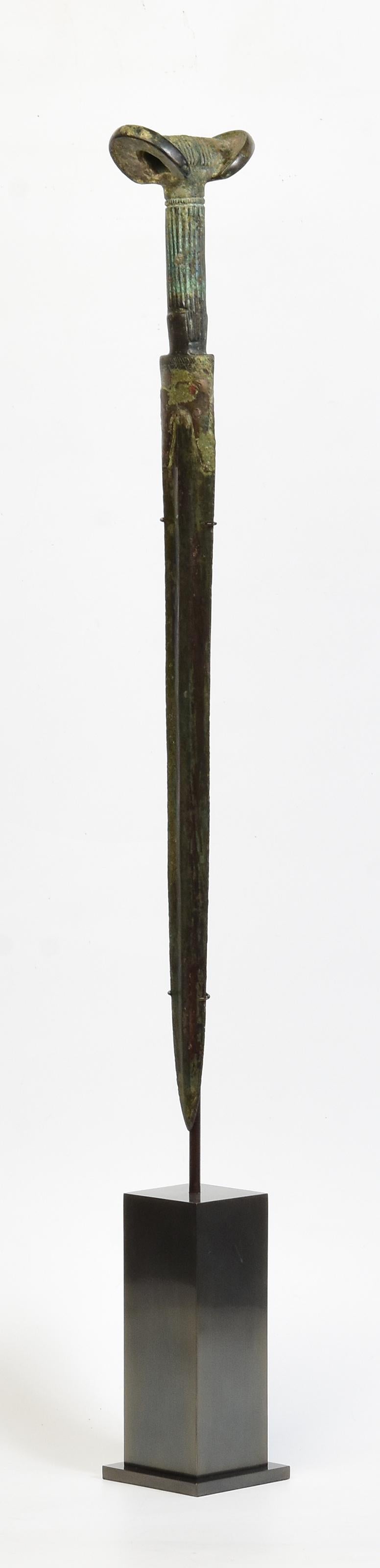 Ancient Antique Luristan Bronze Sword / Knife / Dagger / Early Iron Age Weapon In Good Condition For Sale In Sampantawong, TH